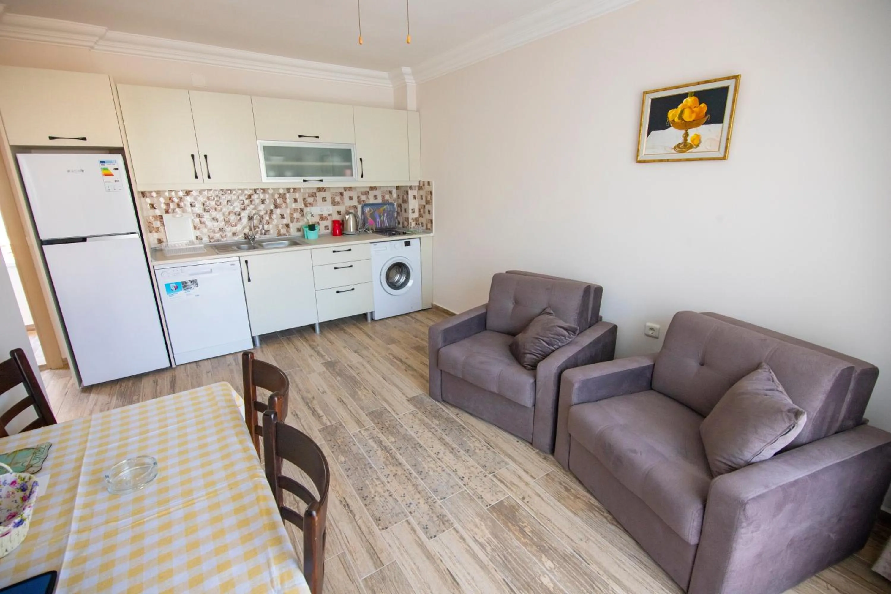 Kitchen or kitchenette in Diplomat Suites