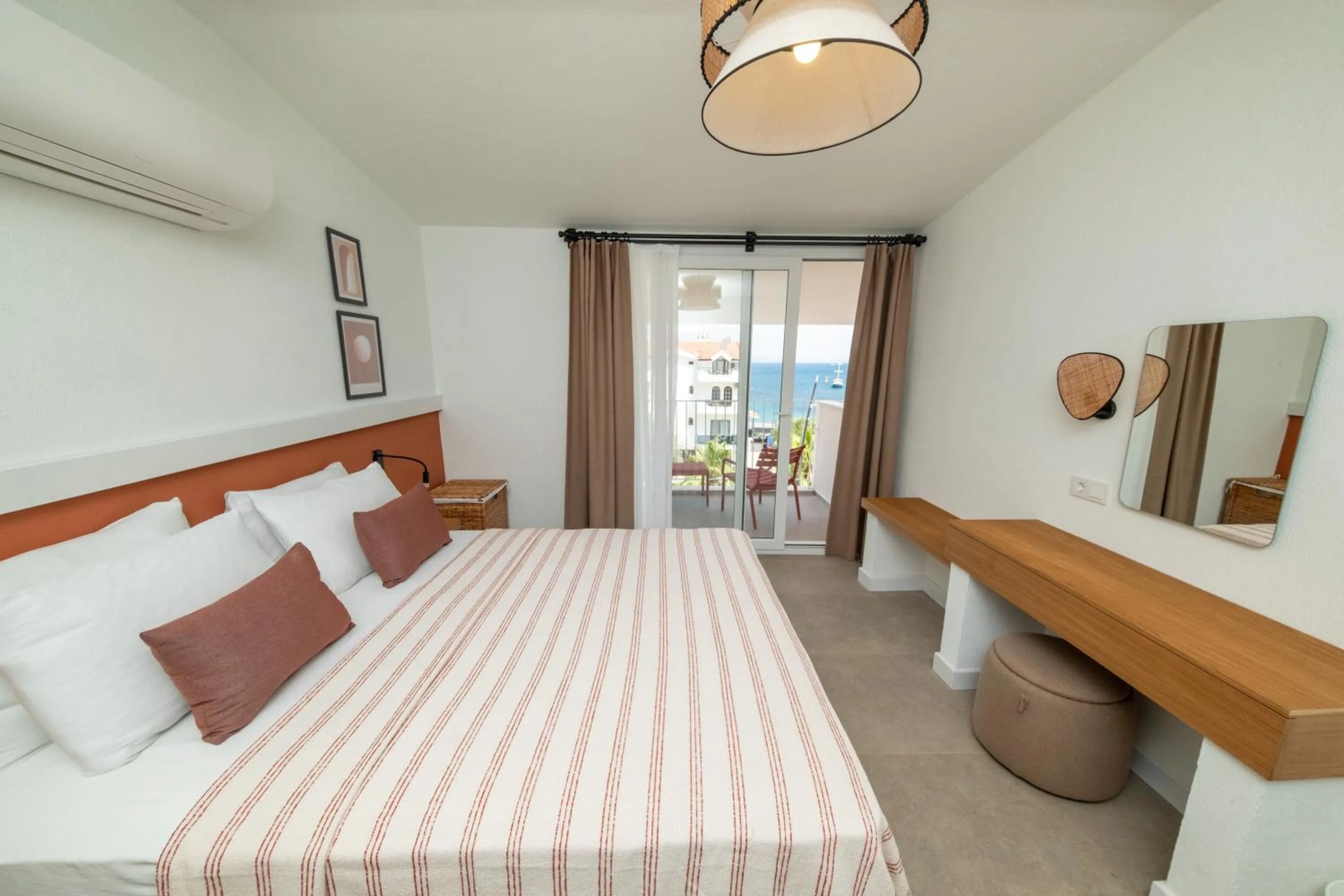Diplomat Suites