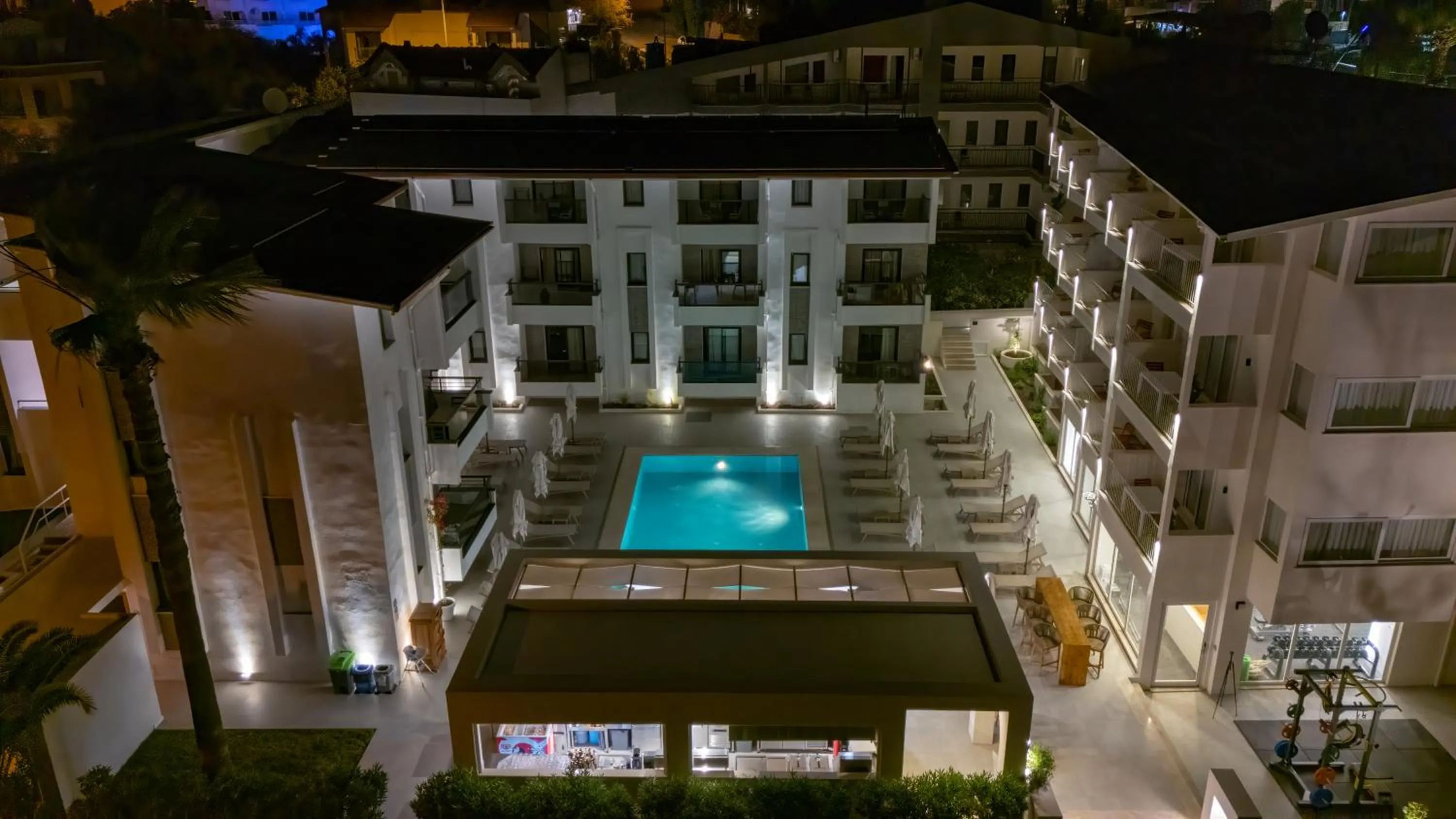Swimming pool in Diplomat Suites