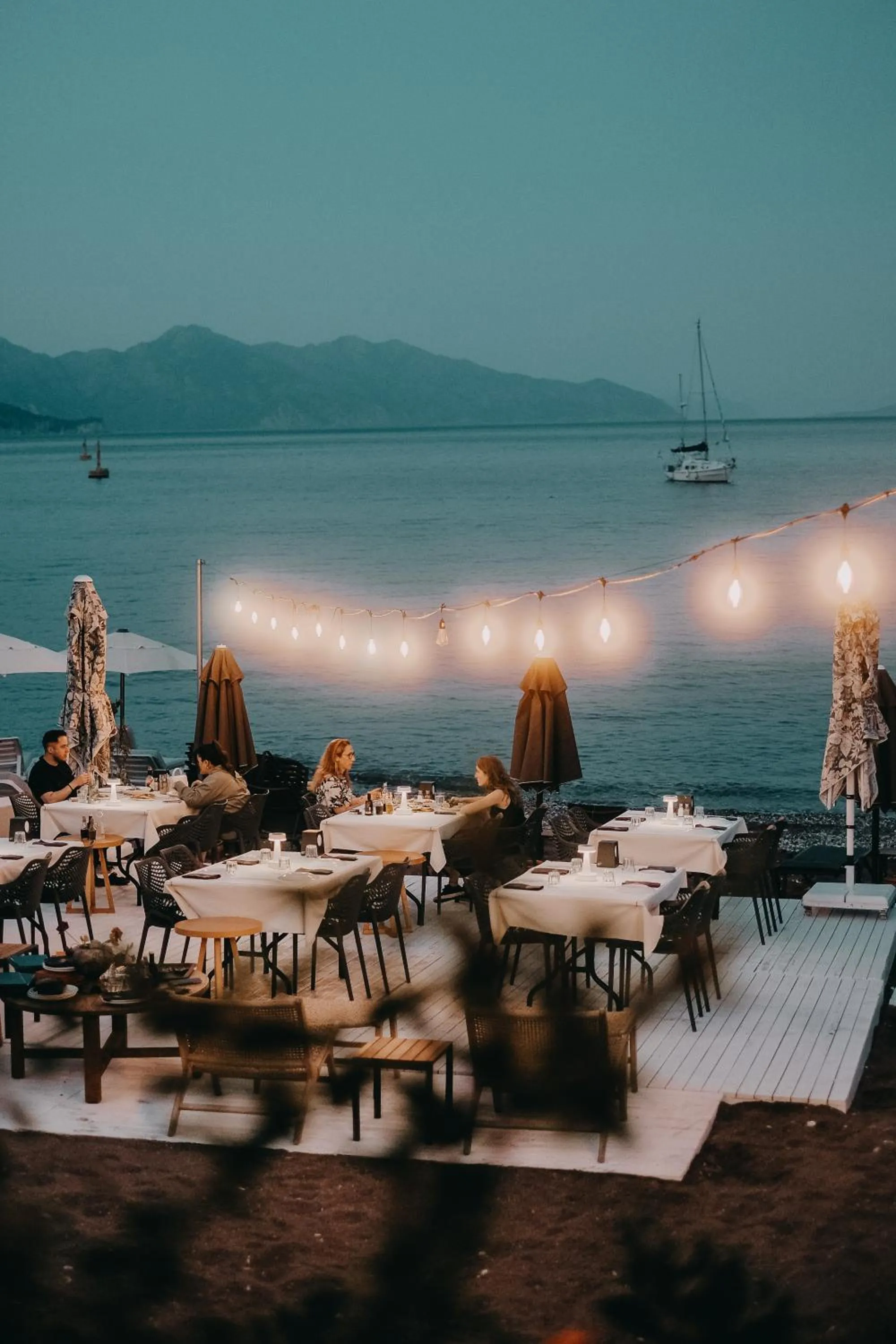 Restaurant/places to eat in Diplomat Suites