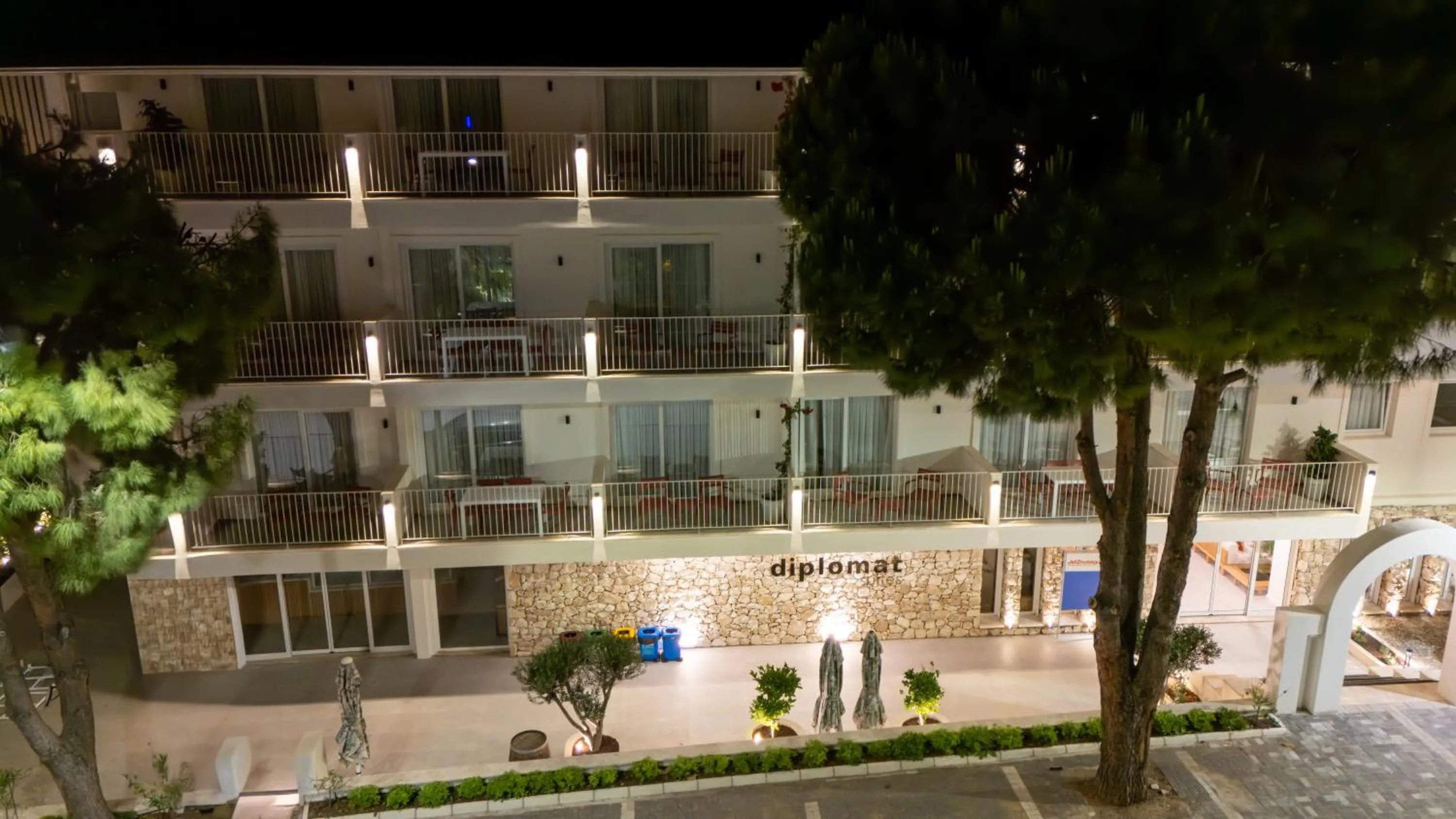 Property building in Diplomat Suites