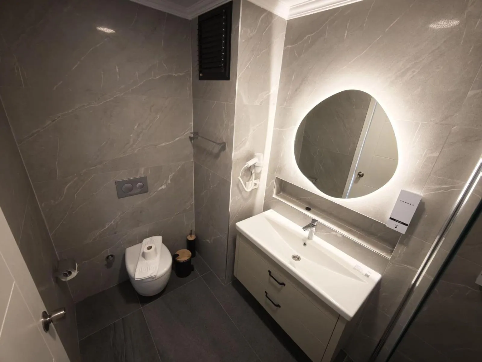 Diplomat Suites