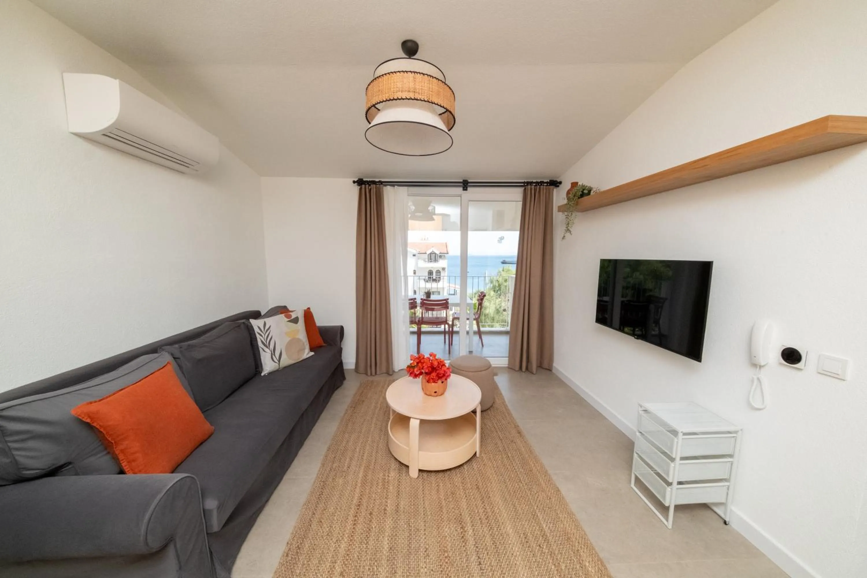 Diplomat Suites