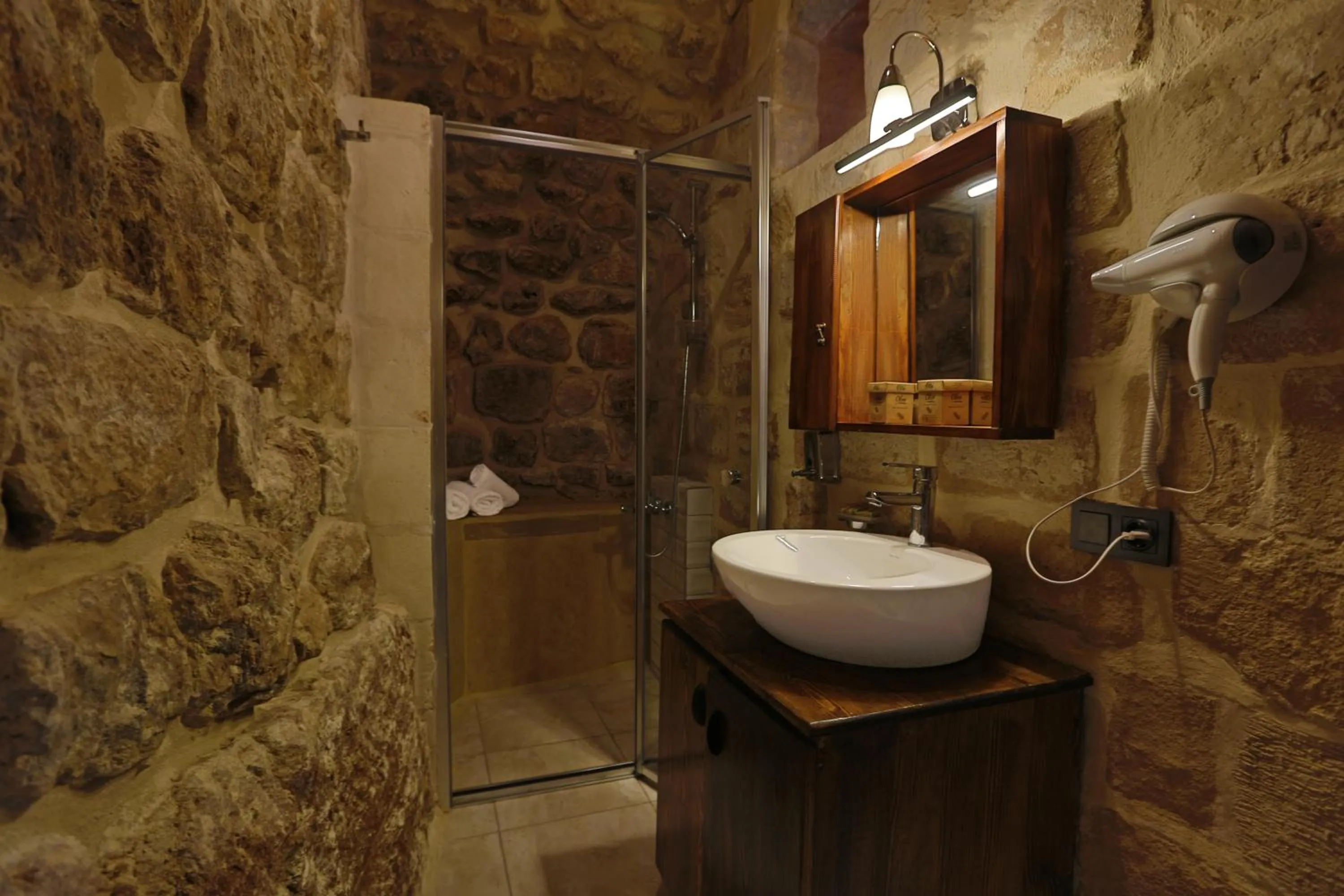 Shower in Aryan Butik Otel