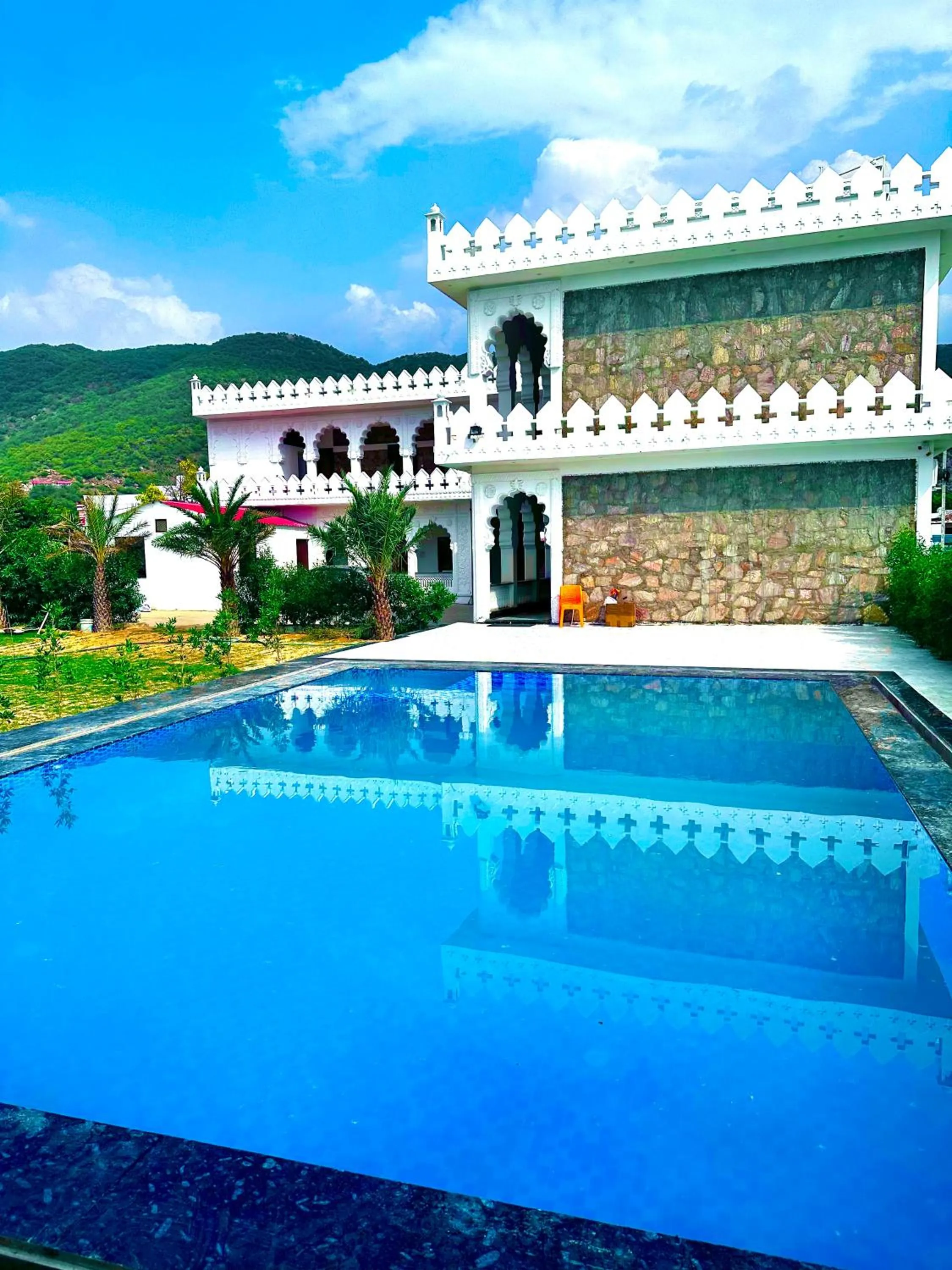 Swimming pool in Kesariya Bagh Resort Pushkar