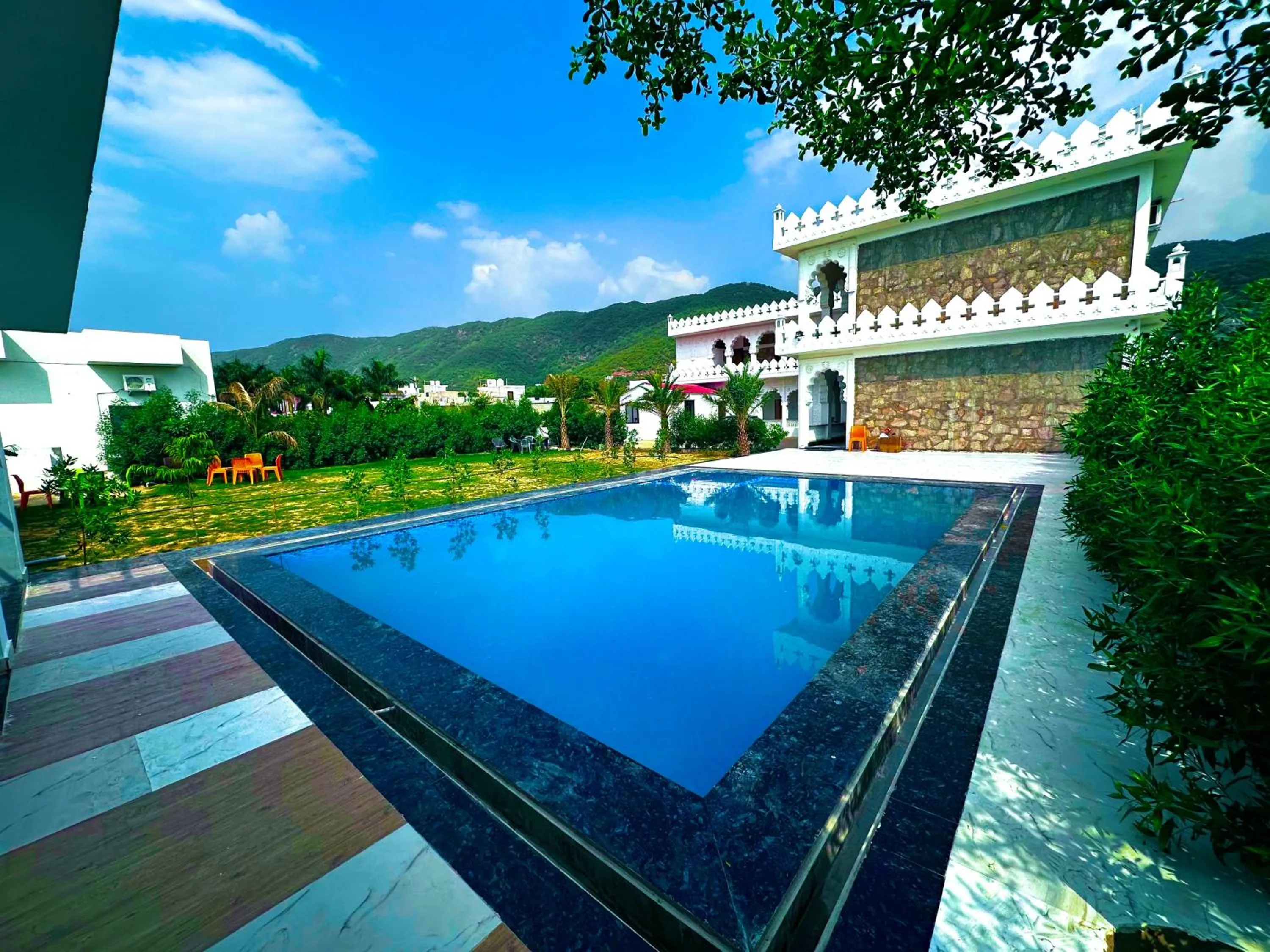 Swimming pool in Kesariya Bagh Resort Pushkar