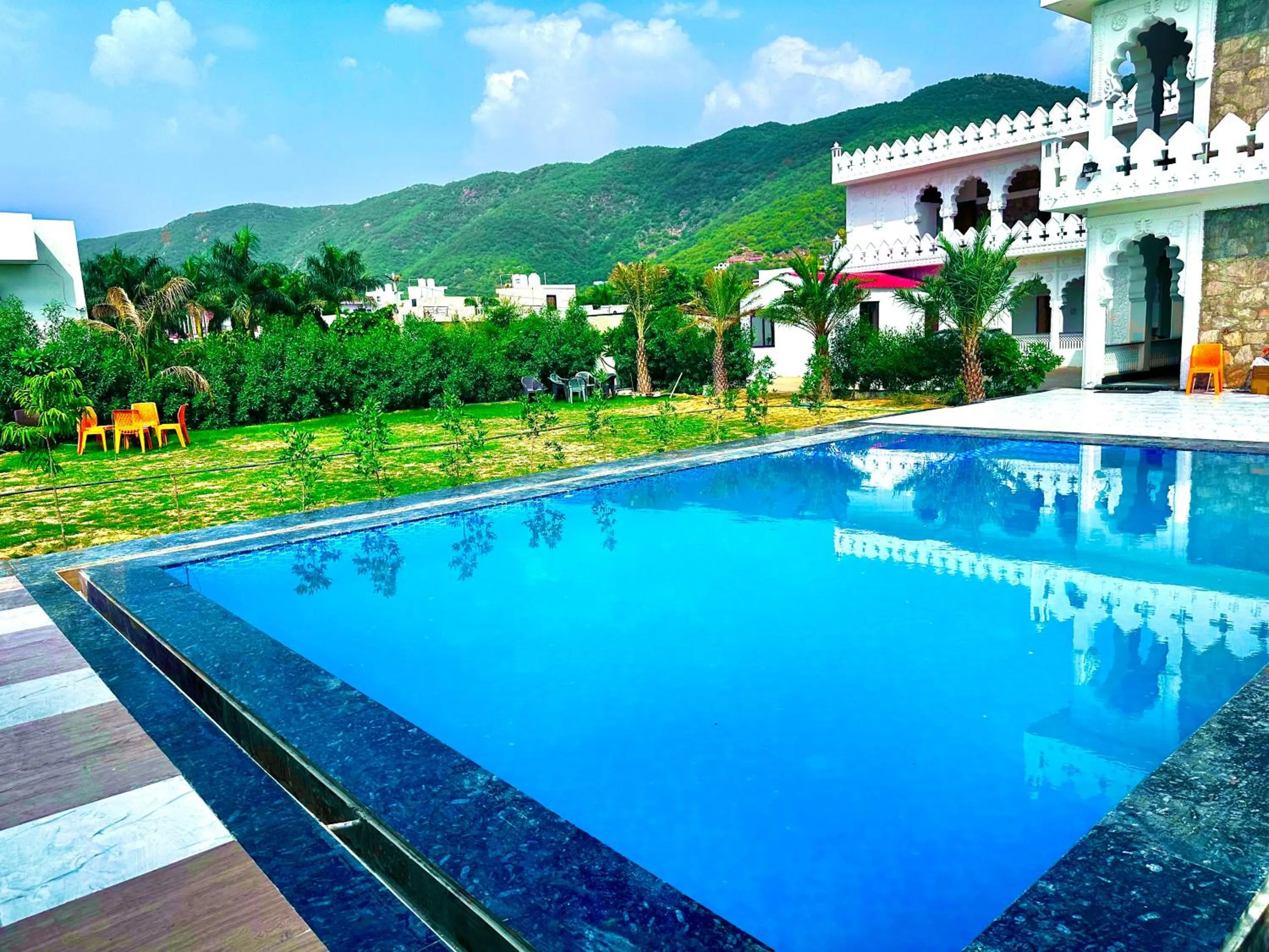Swimming pool in Kesariya Bagh Resort Pushkar