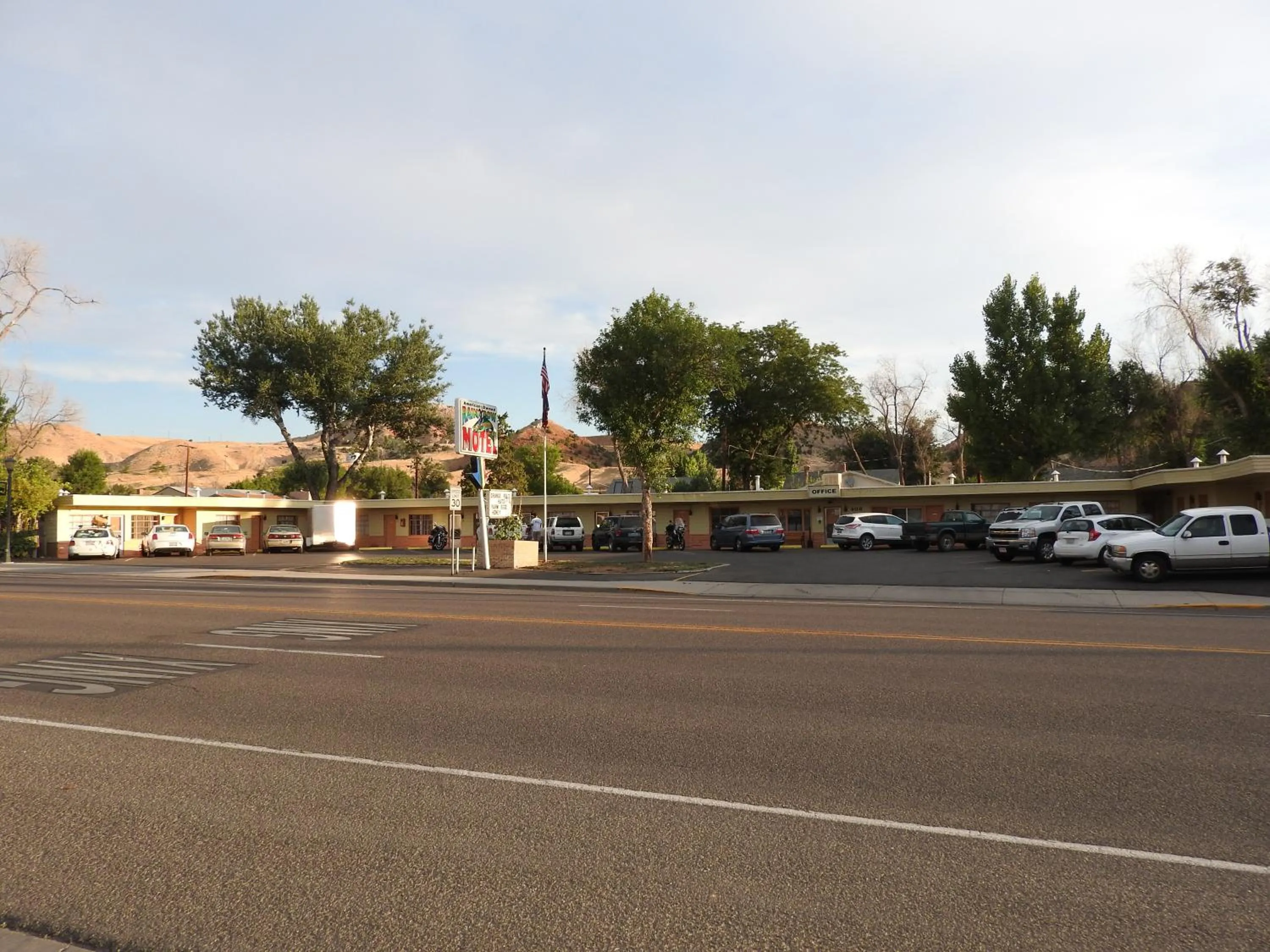 Facade/entrance in Rainbow Motel