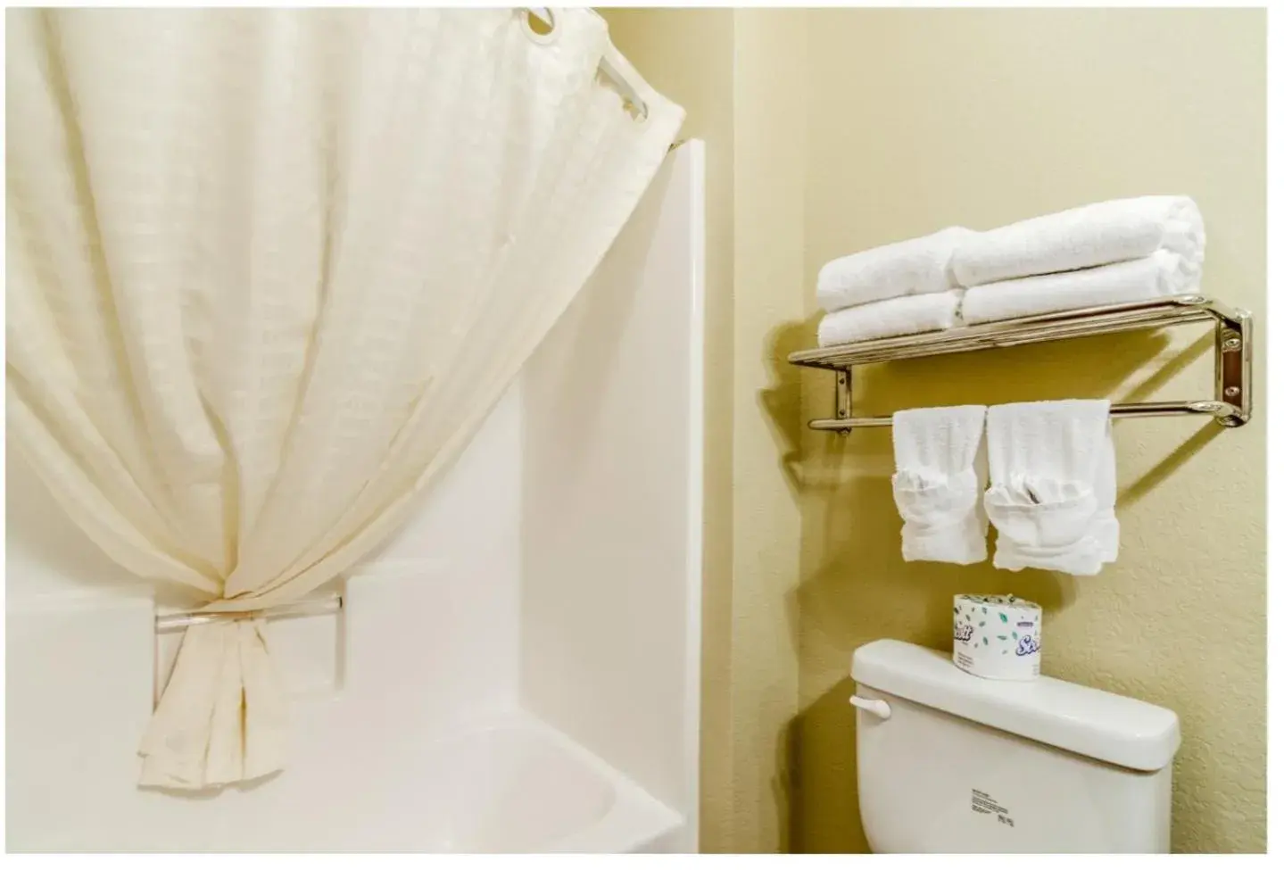 Bathroom in Cobblestone Inn & Suites Cambridge Bathroom in Cobblestone Inn & Suites Cambridge