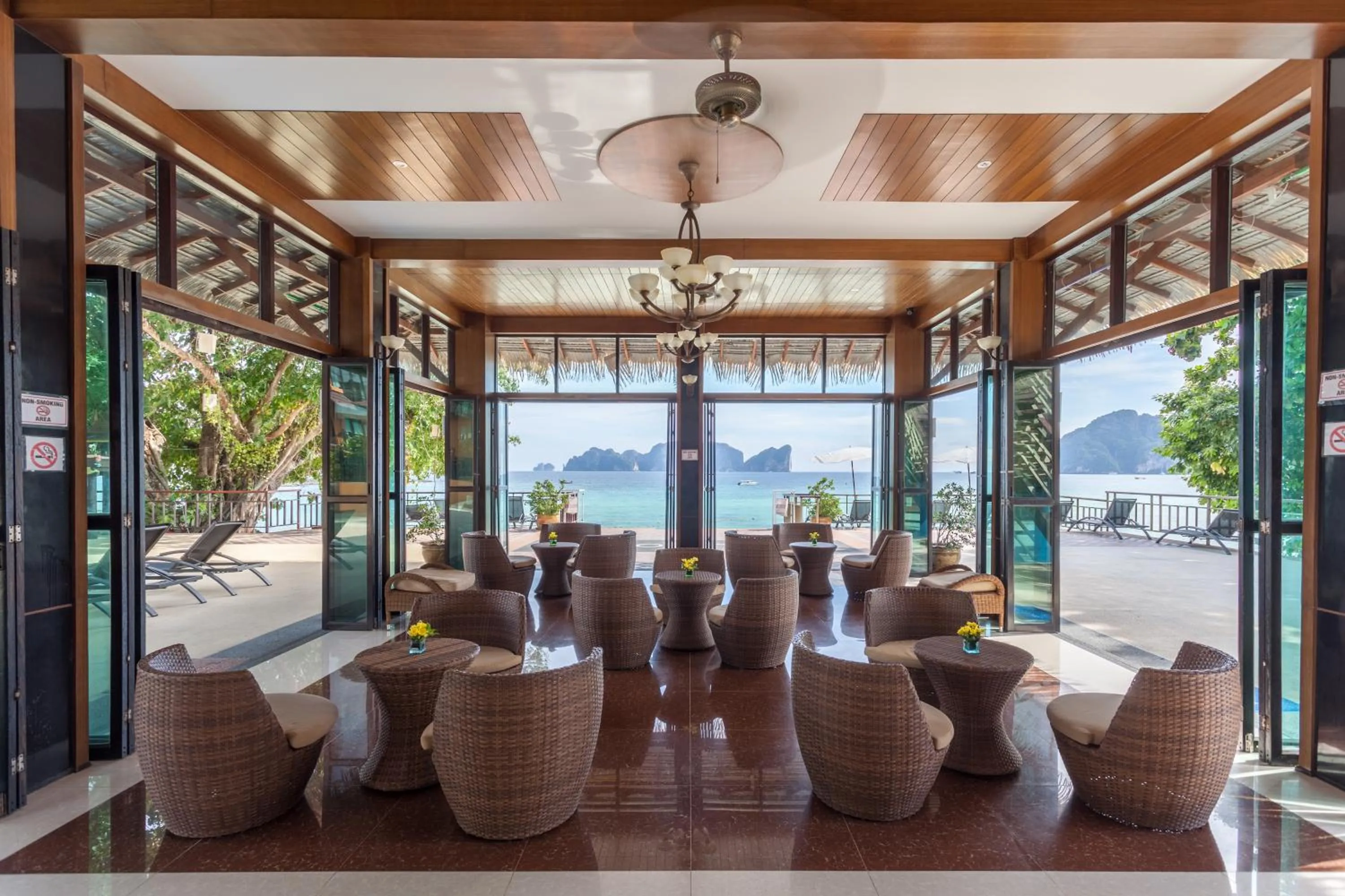 Lobby or reception in Phi Phi Long Beach Resort & Villa