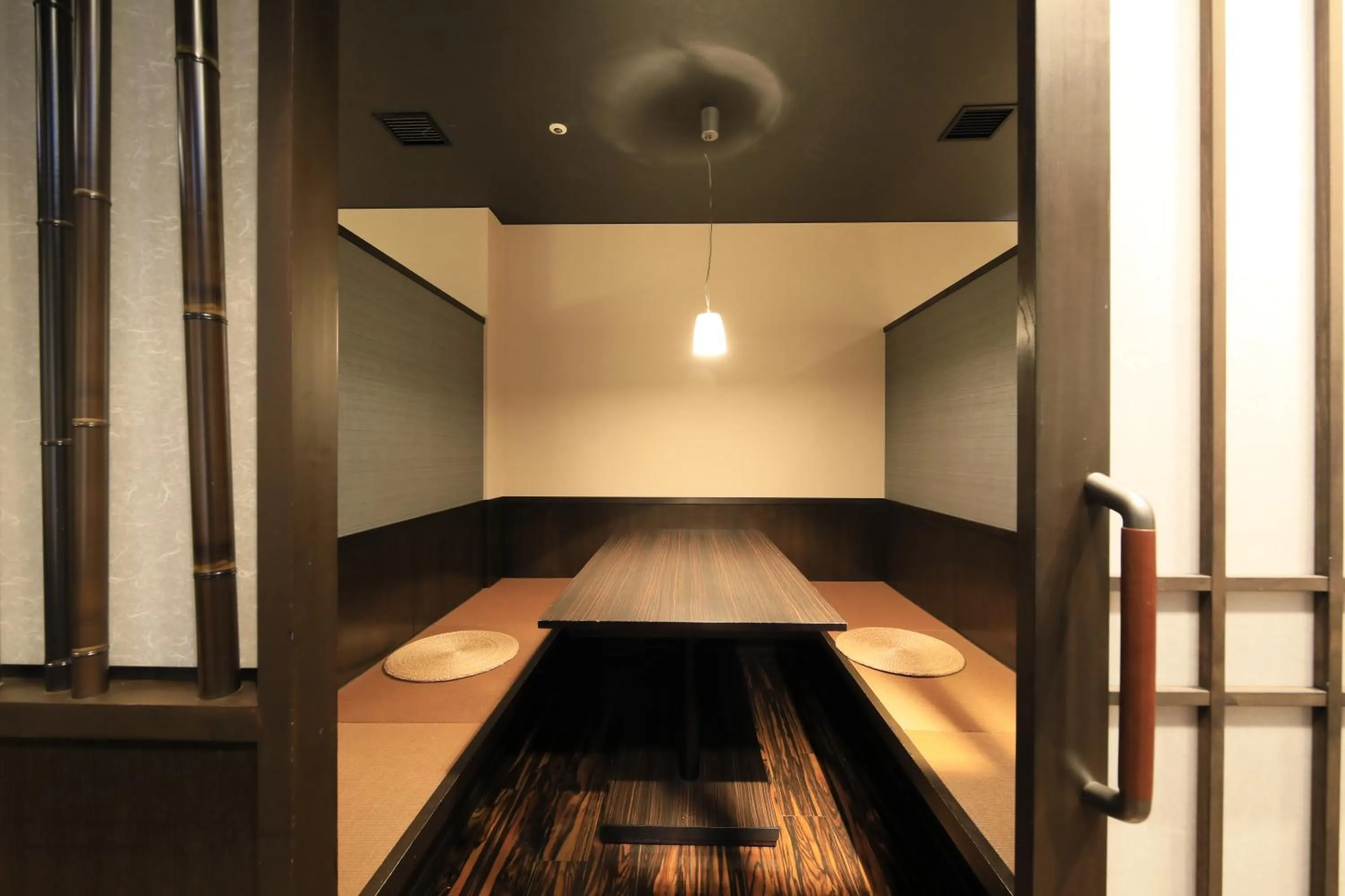 Restaurant/places to eat, Bed in Matsunoi