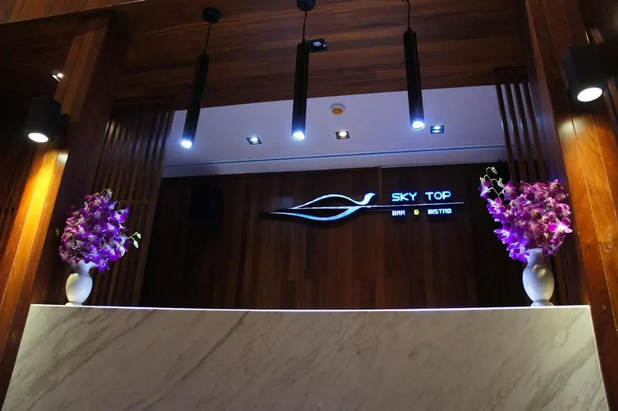 Lounge or bar in Serenotel Pattaya Lounge or bar in Serenotel Pattaya