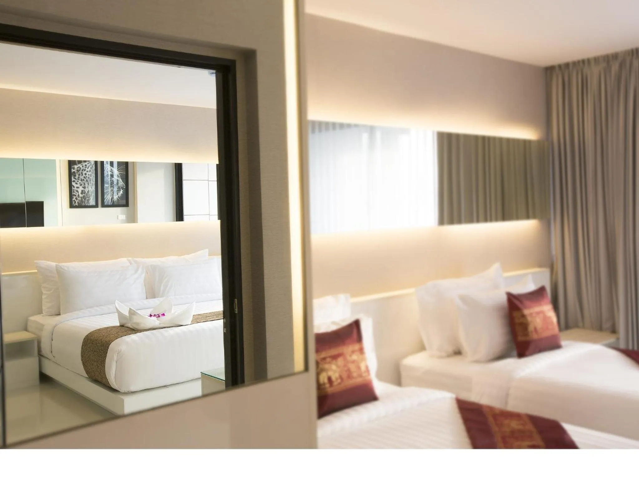 Photo of the whole room, Bed in Serenotel Pattaya