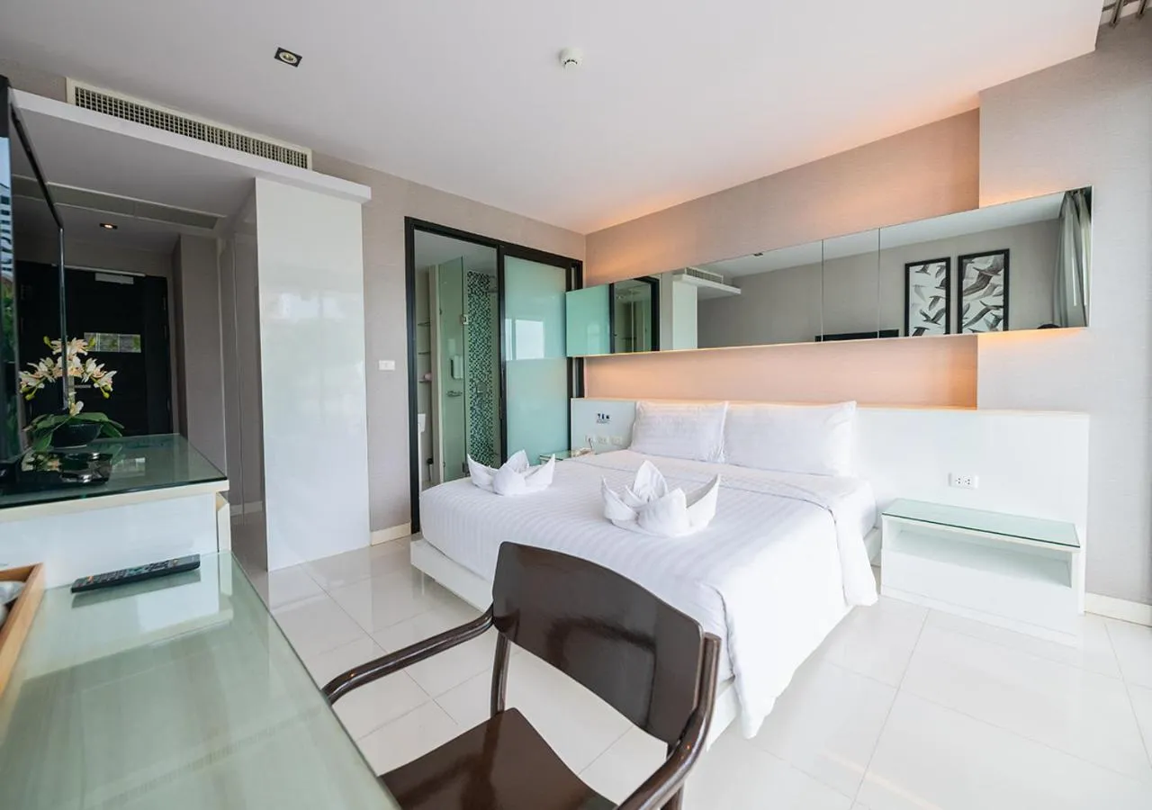 Bed in Serenotel Pattaya