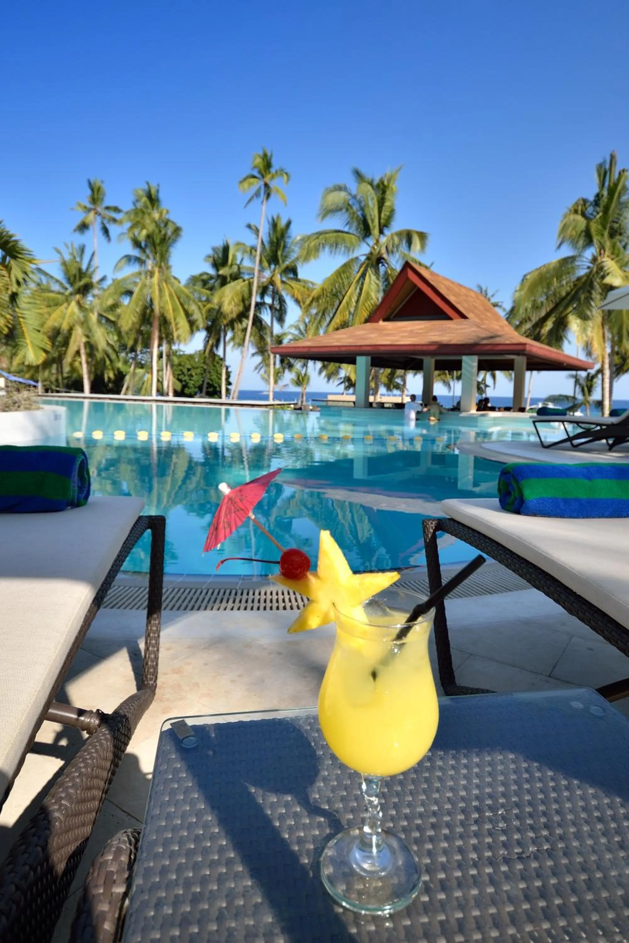 Swimming pool in Henann Resort Alona Beach