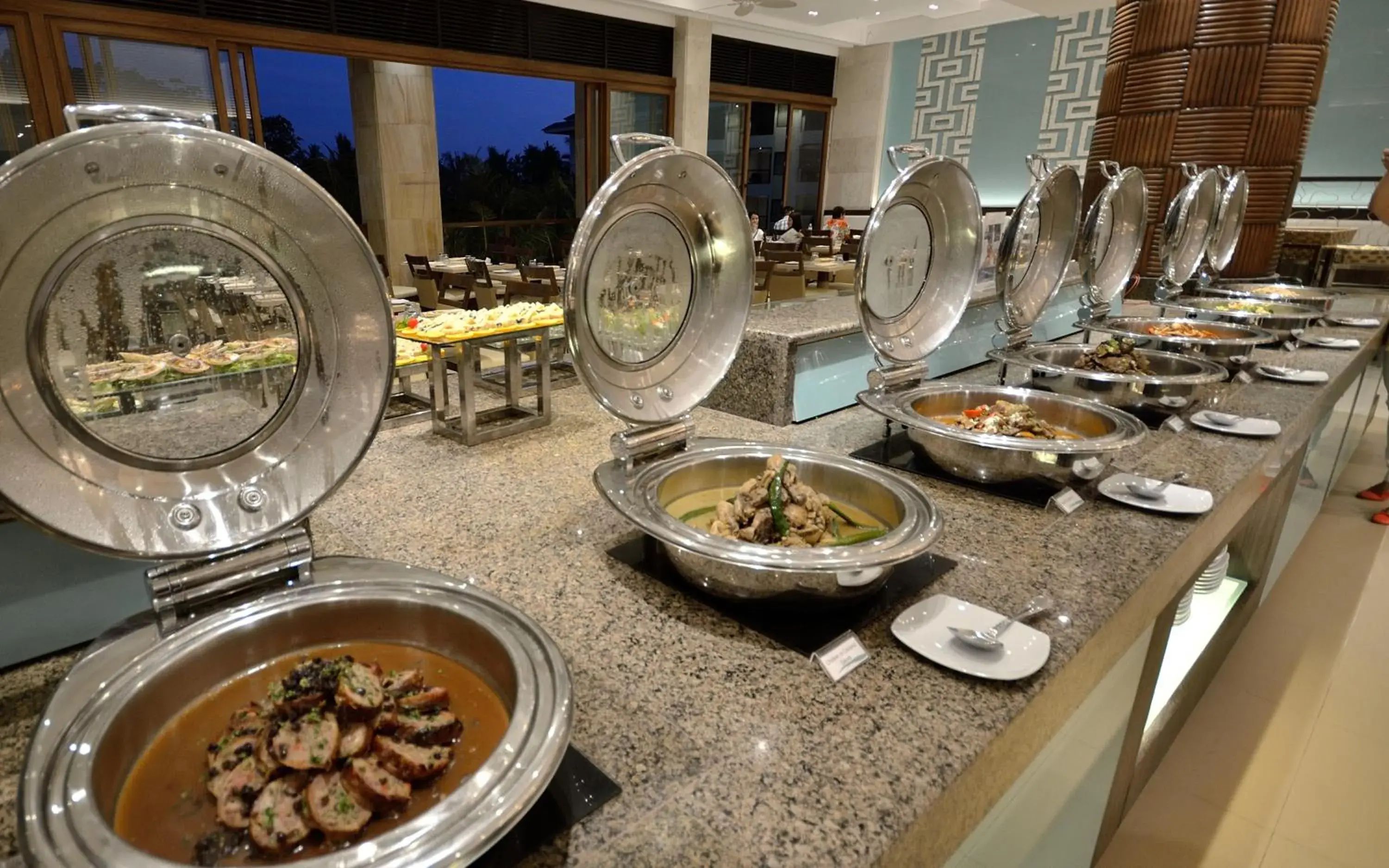 Restaurant/places to eat in Henann Resort Alona Beach Restaurant/places to eat in Henann Resort Alona Beach