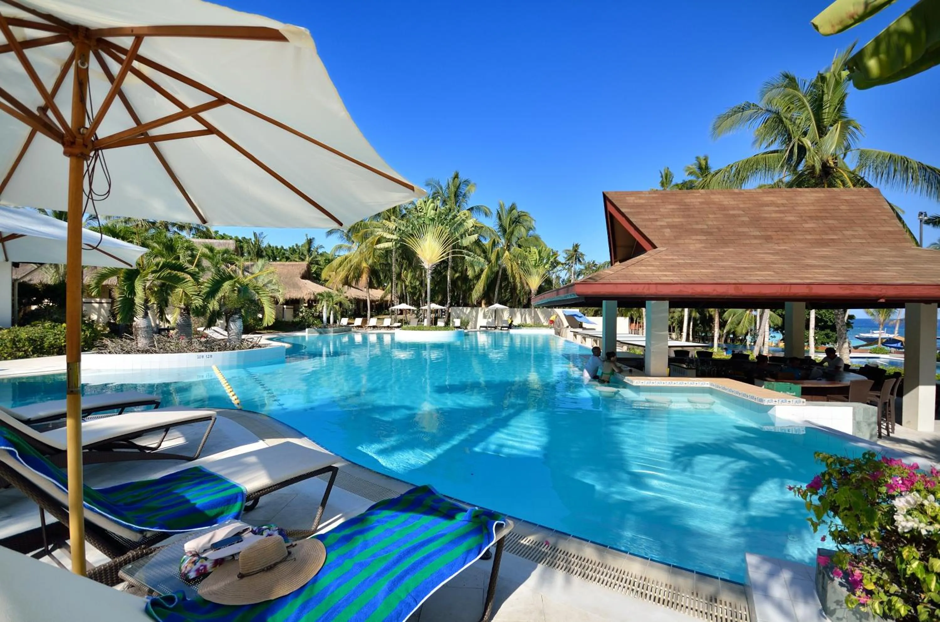 Swimming pool in Henann Resort Alona Beach
