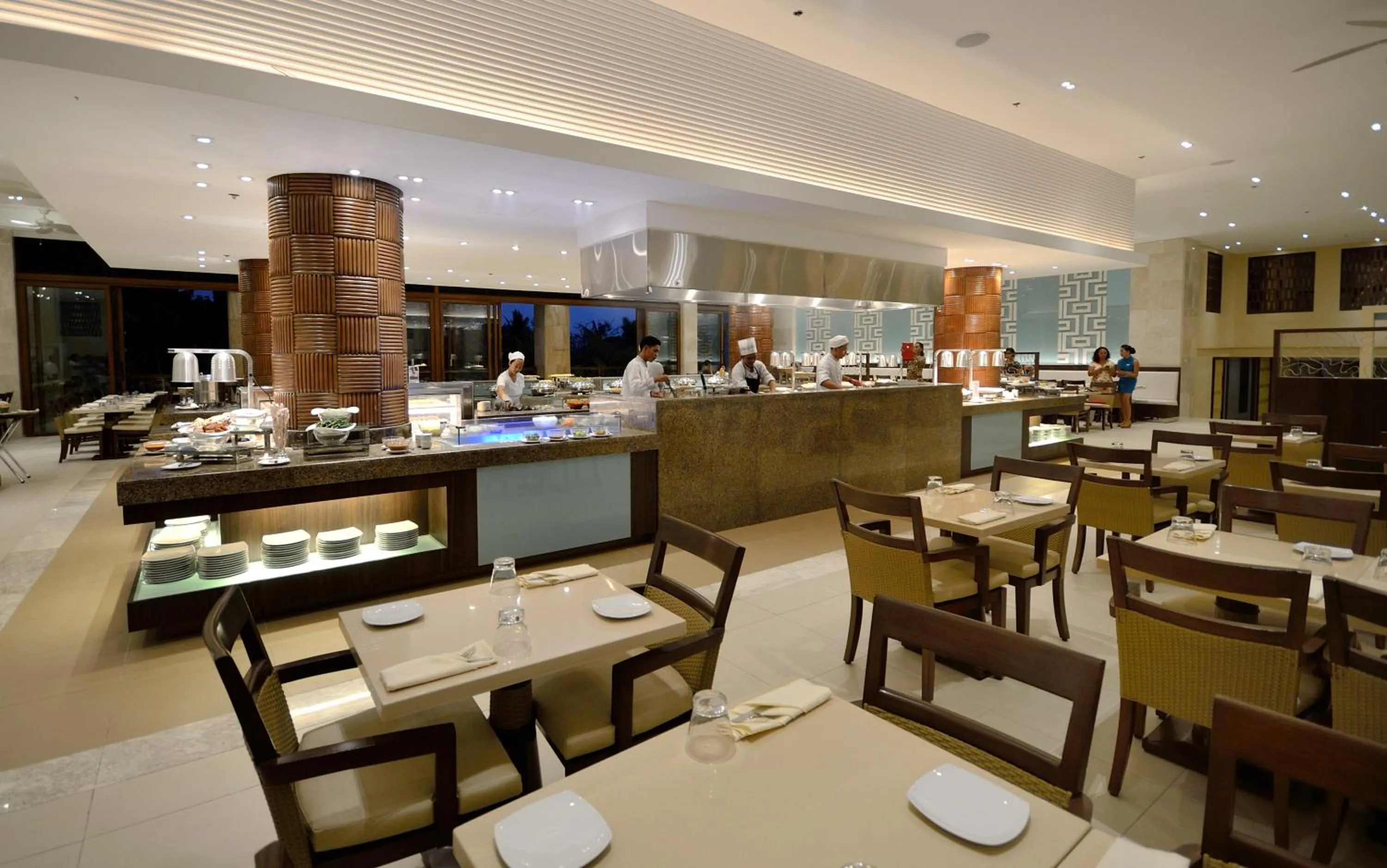 Restaurant/places to eat in Henann Resort Alona Beach