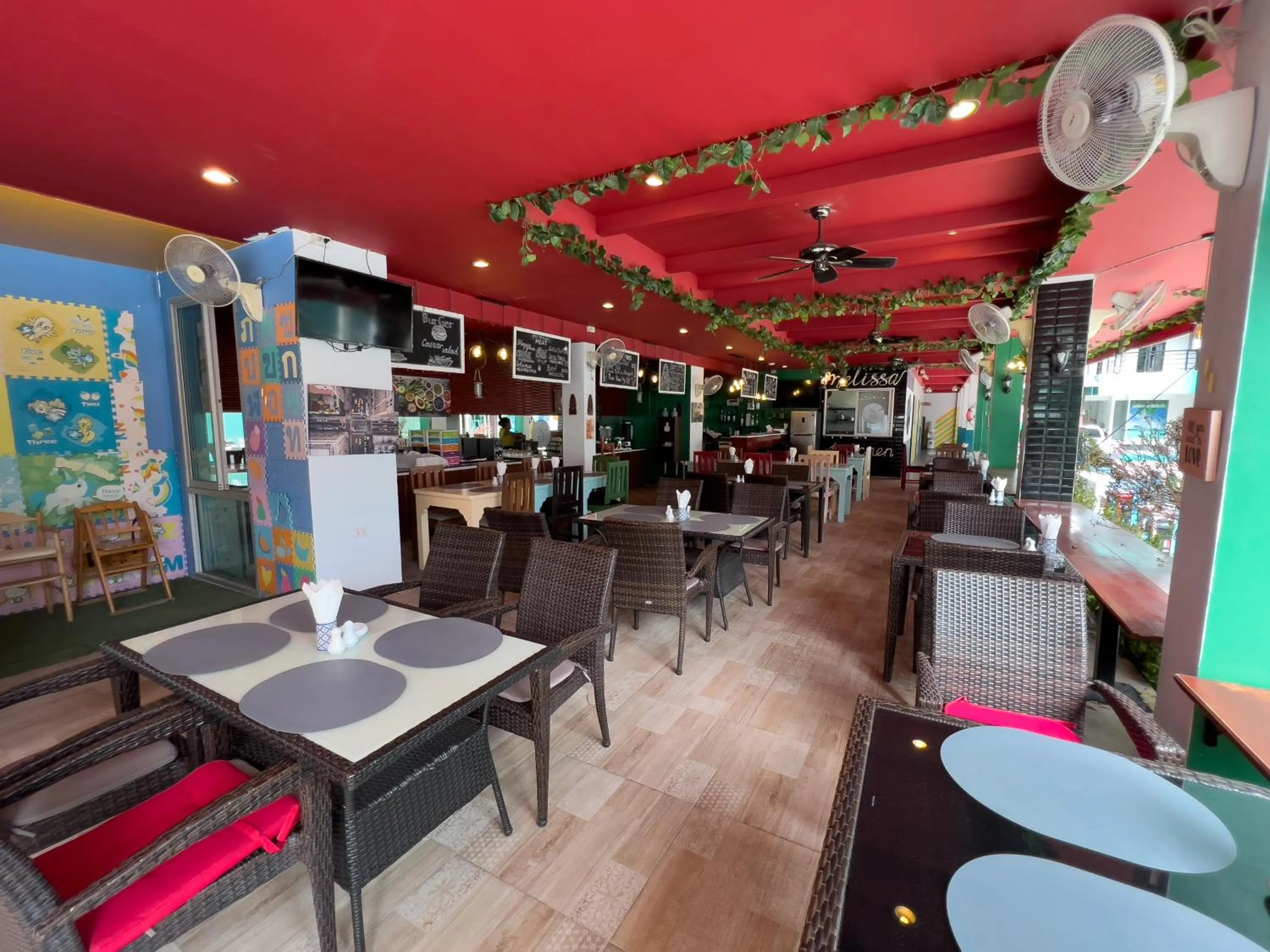 Restaurant/places to eat in Melissa Kata Beach Resort