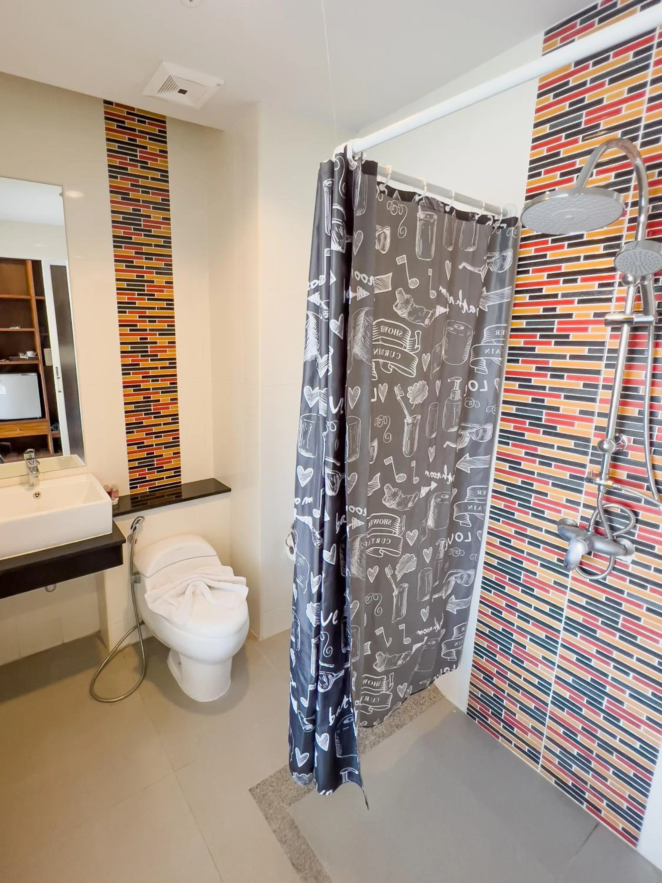 Shower in Melissa Kata Beach Resort