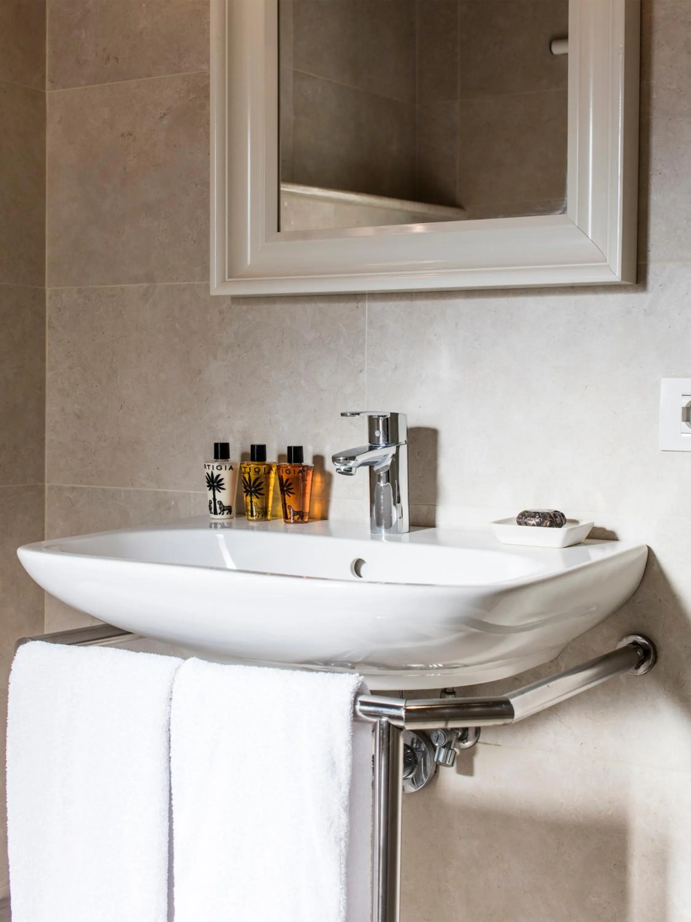 Bathroom in La Malandrina - Apartments & Suites