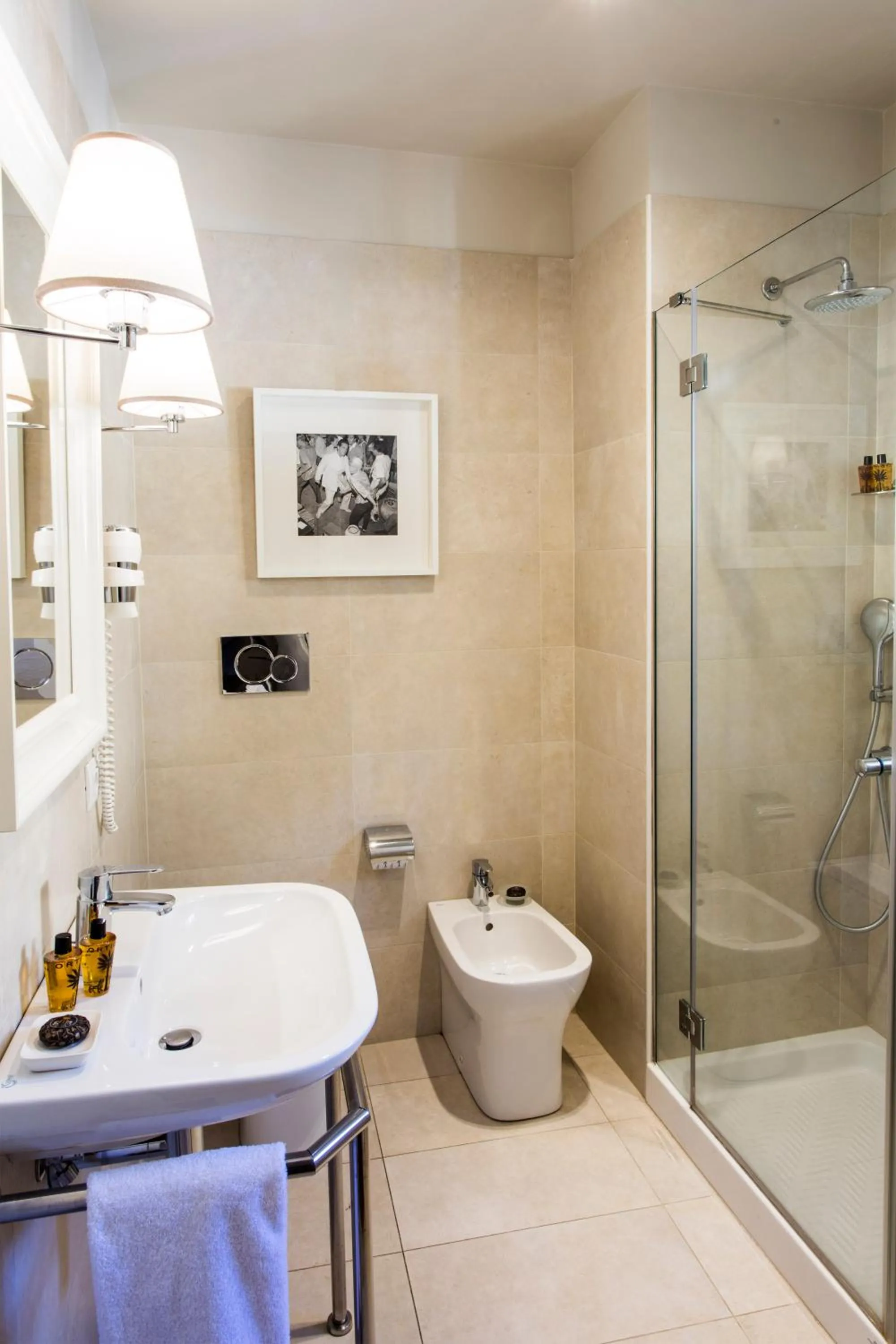 Shower in La Malandrina - Apartments & Suites