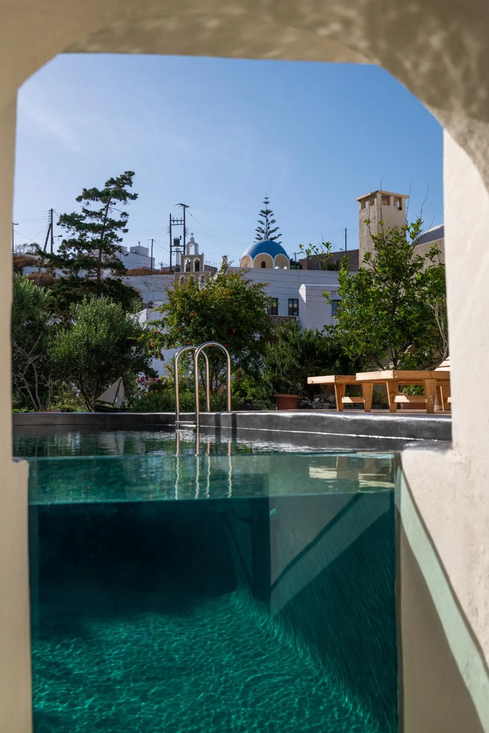 Swimming pool in Kalitsi Canaves