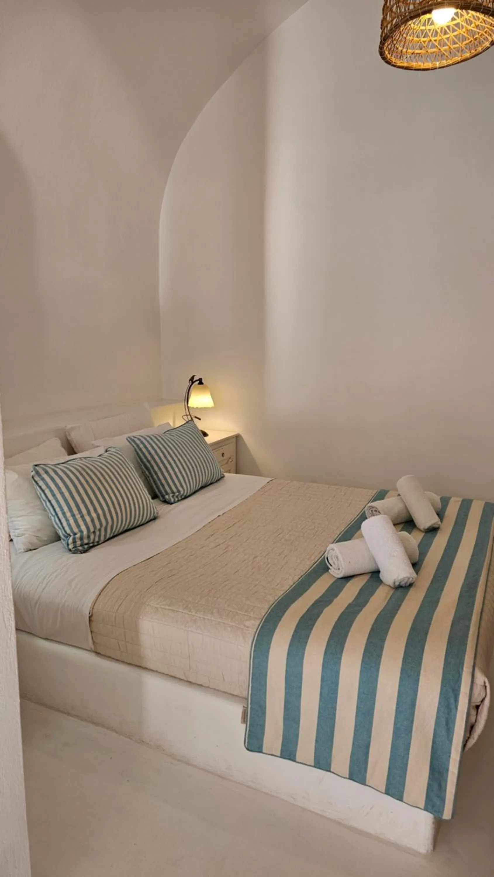 Bed in Kalitsi Canaves