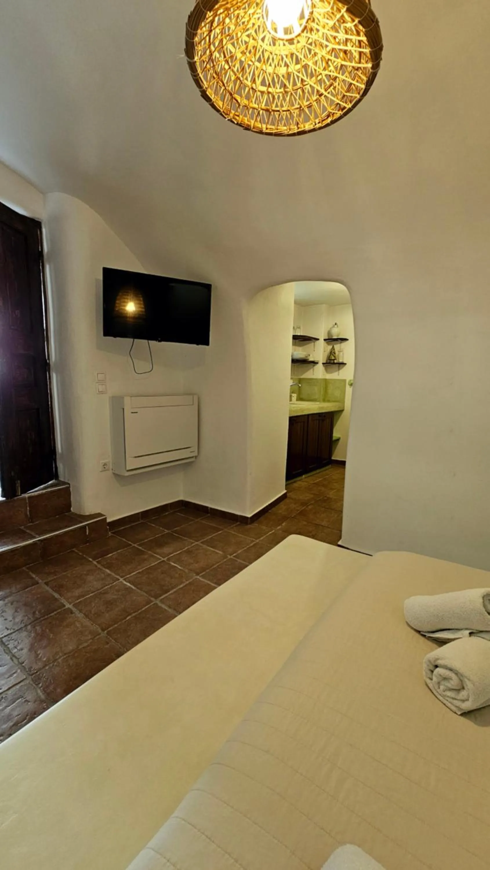 Bed in Kalitsi Canaves