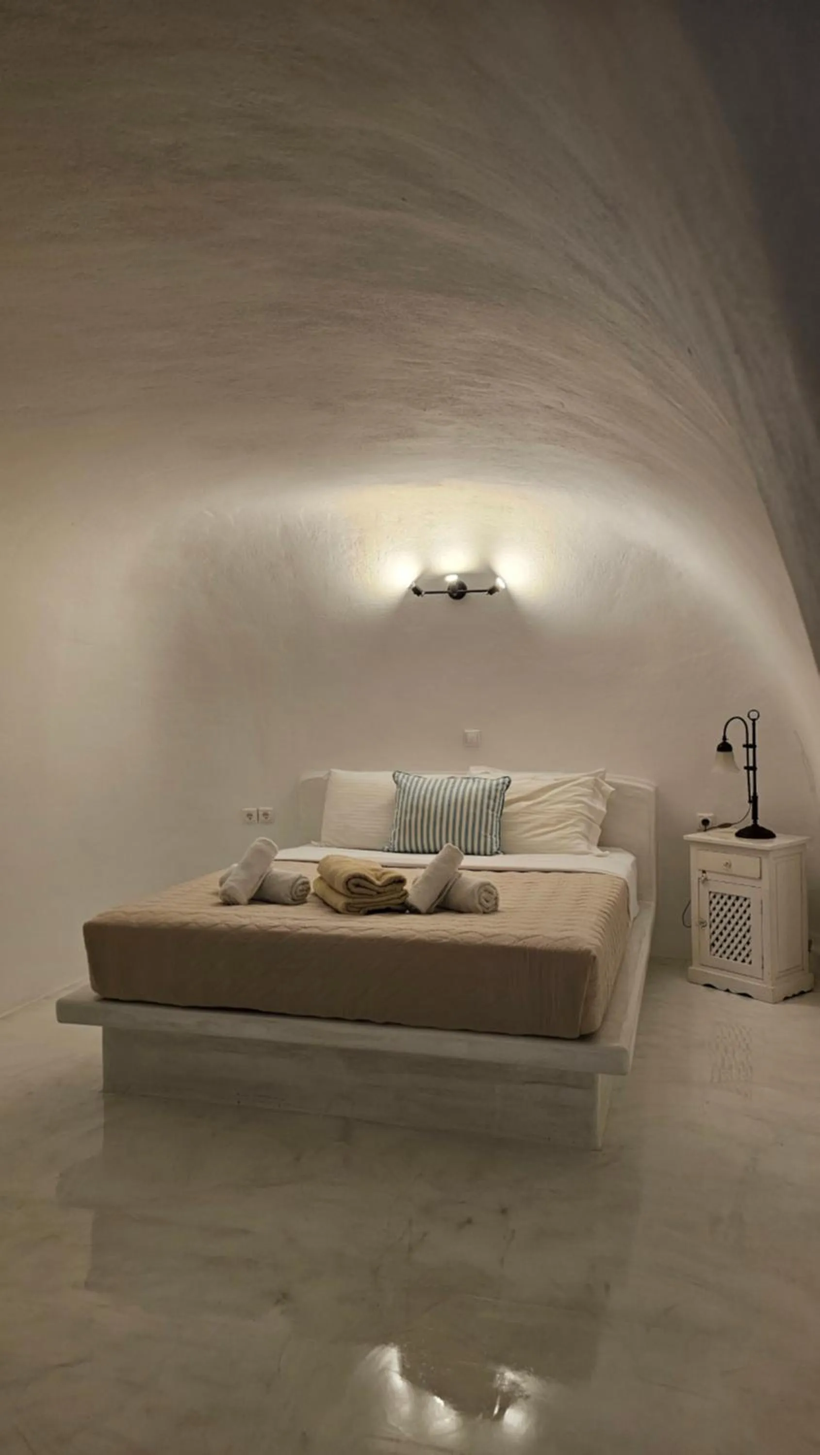 Bed in Kalitsi Canaves