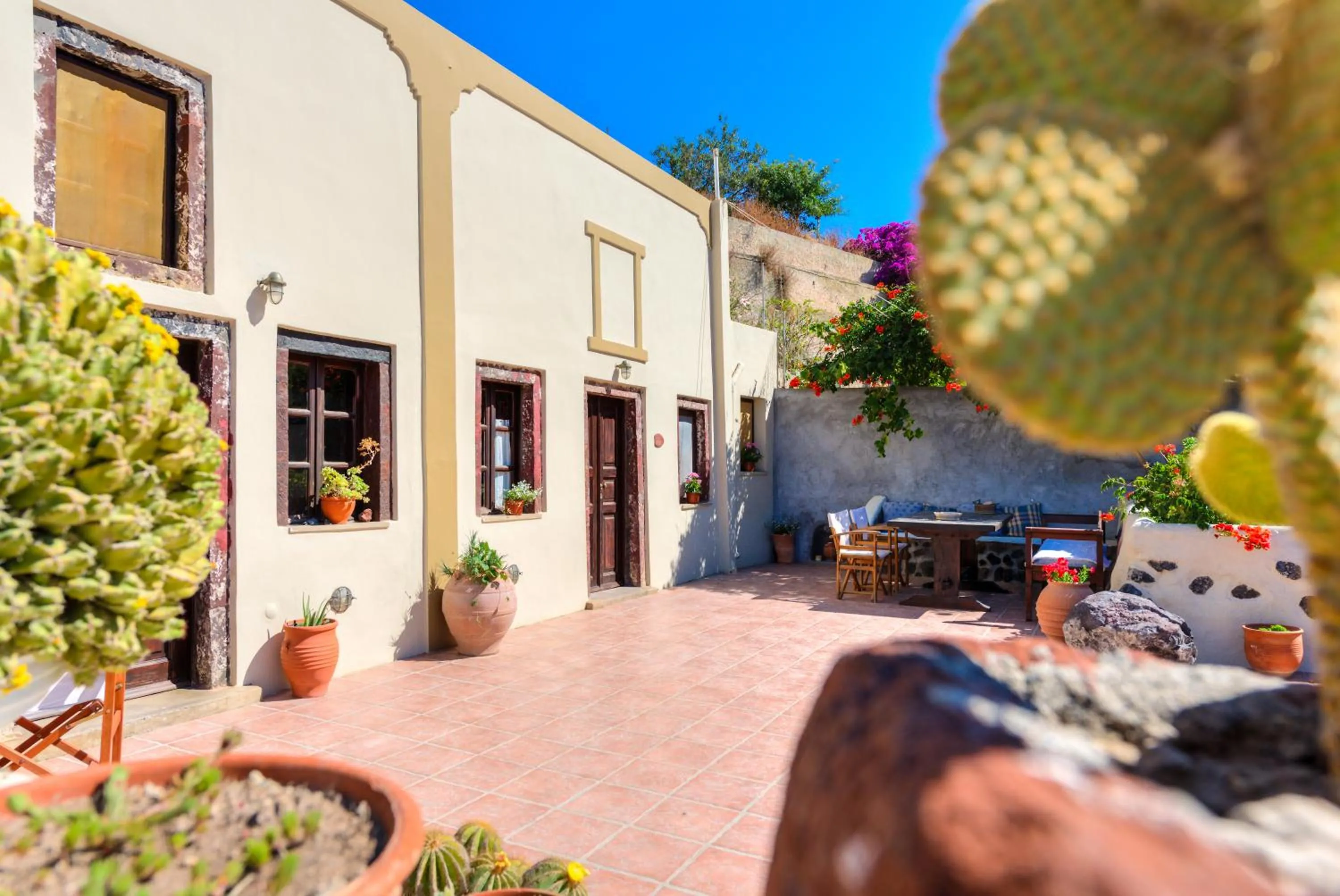 Property building in Kalitsi Canaves