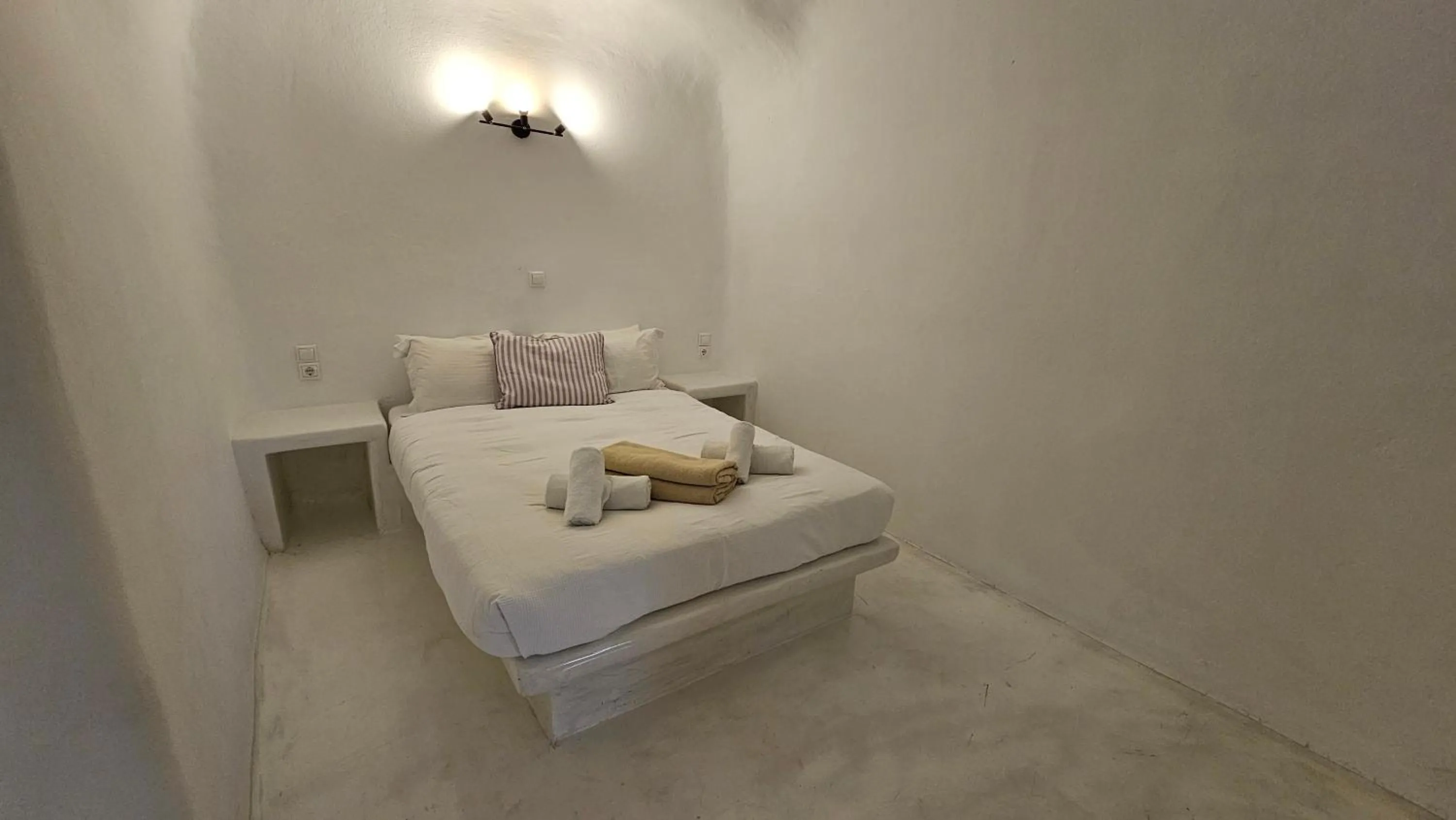 Bed in Kalitsi Canaves