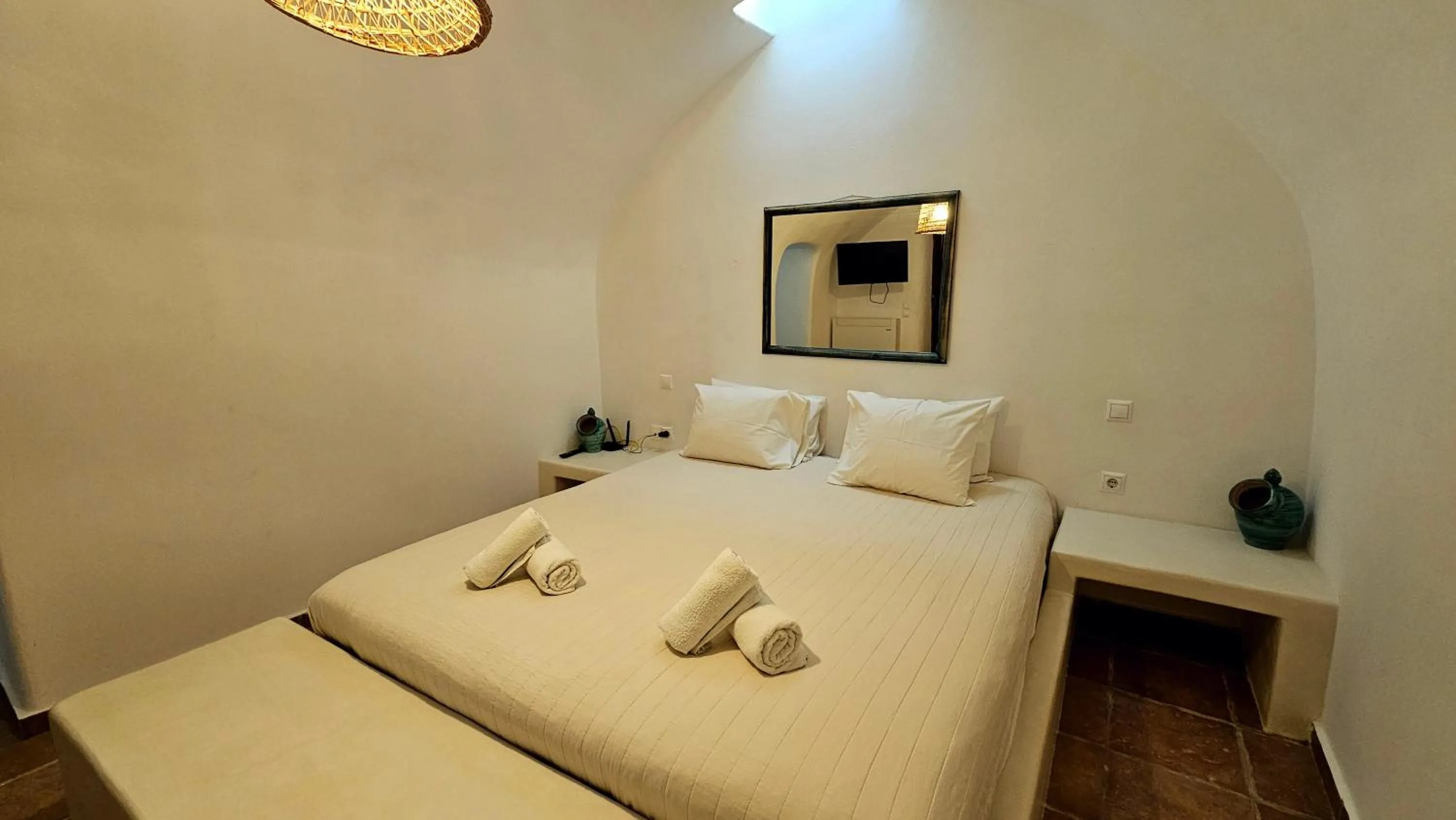 Bed in Kalitsi Canaves