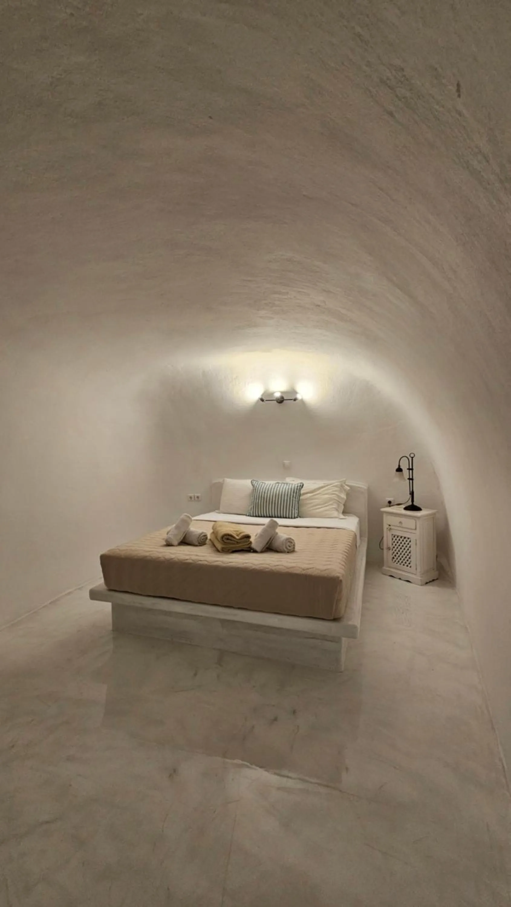 Bed in Kalitsi Canaves