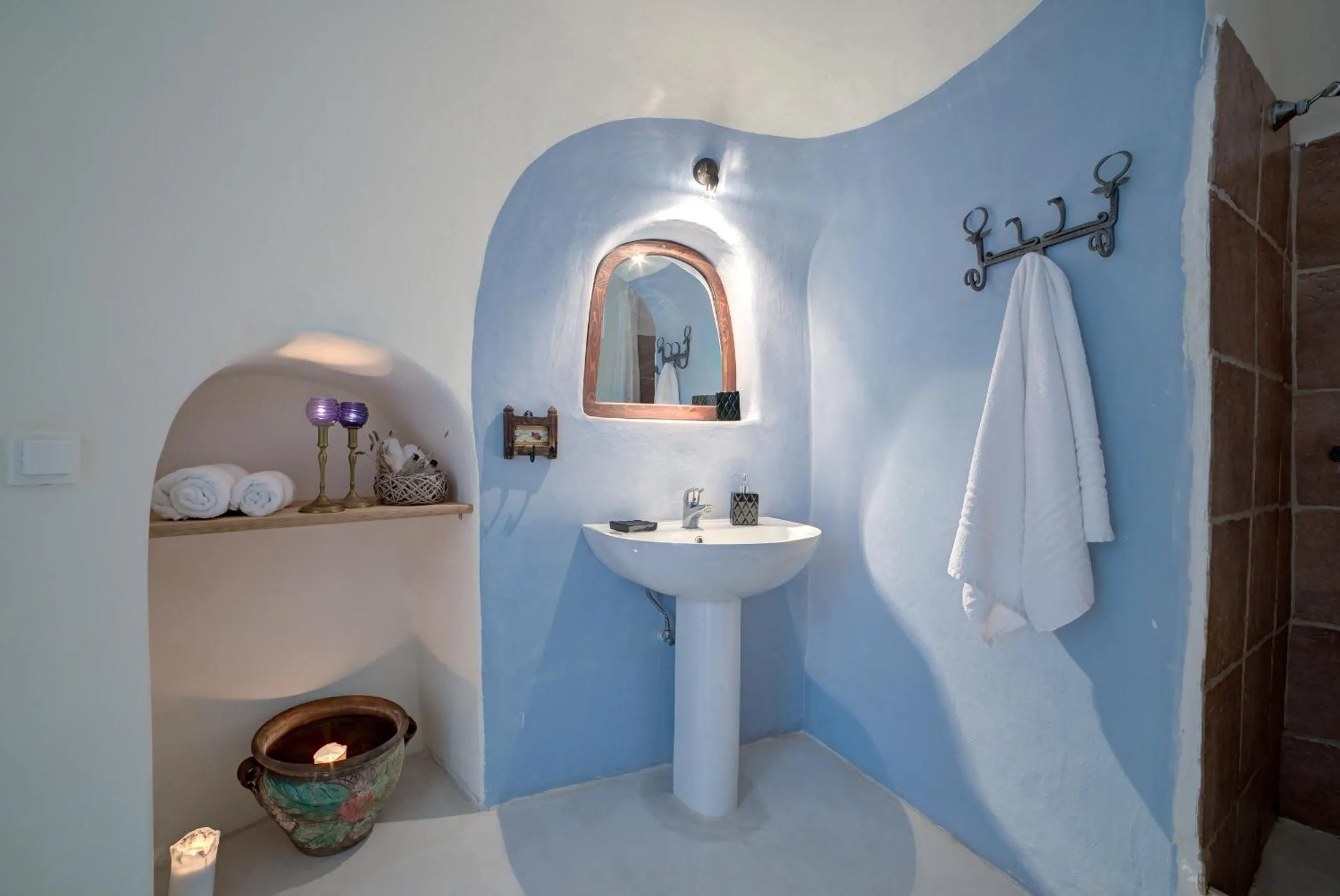 Shower in Kalitsi Canaves