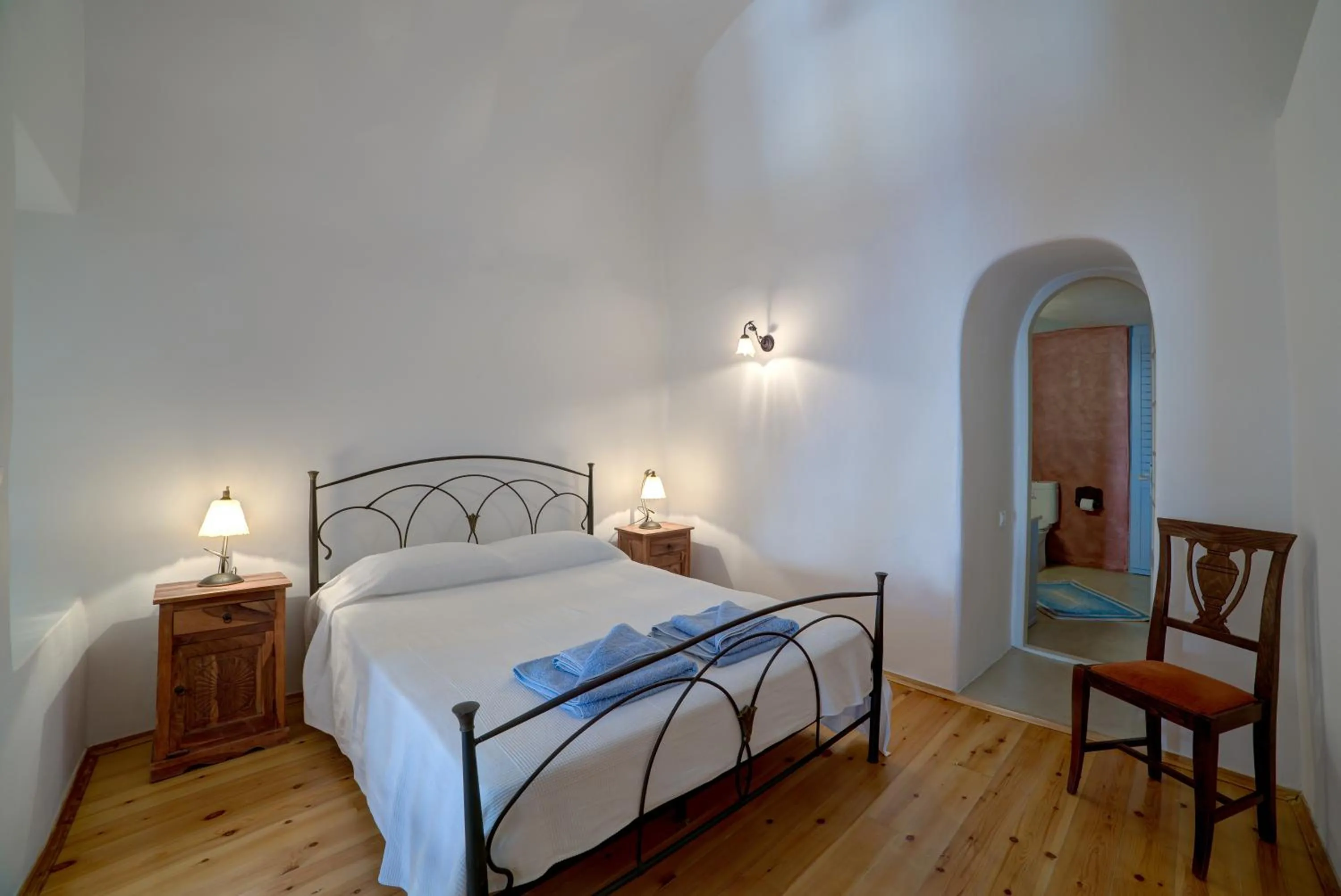 Bed in Kalitsi Canaves