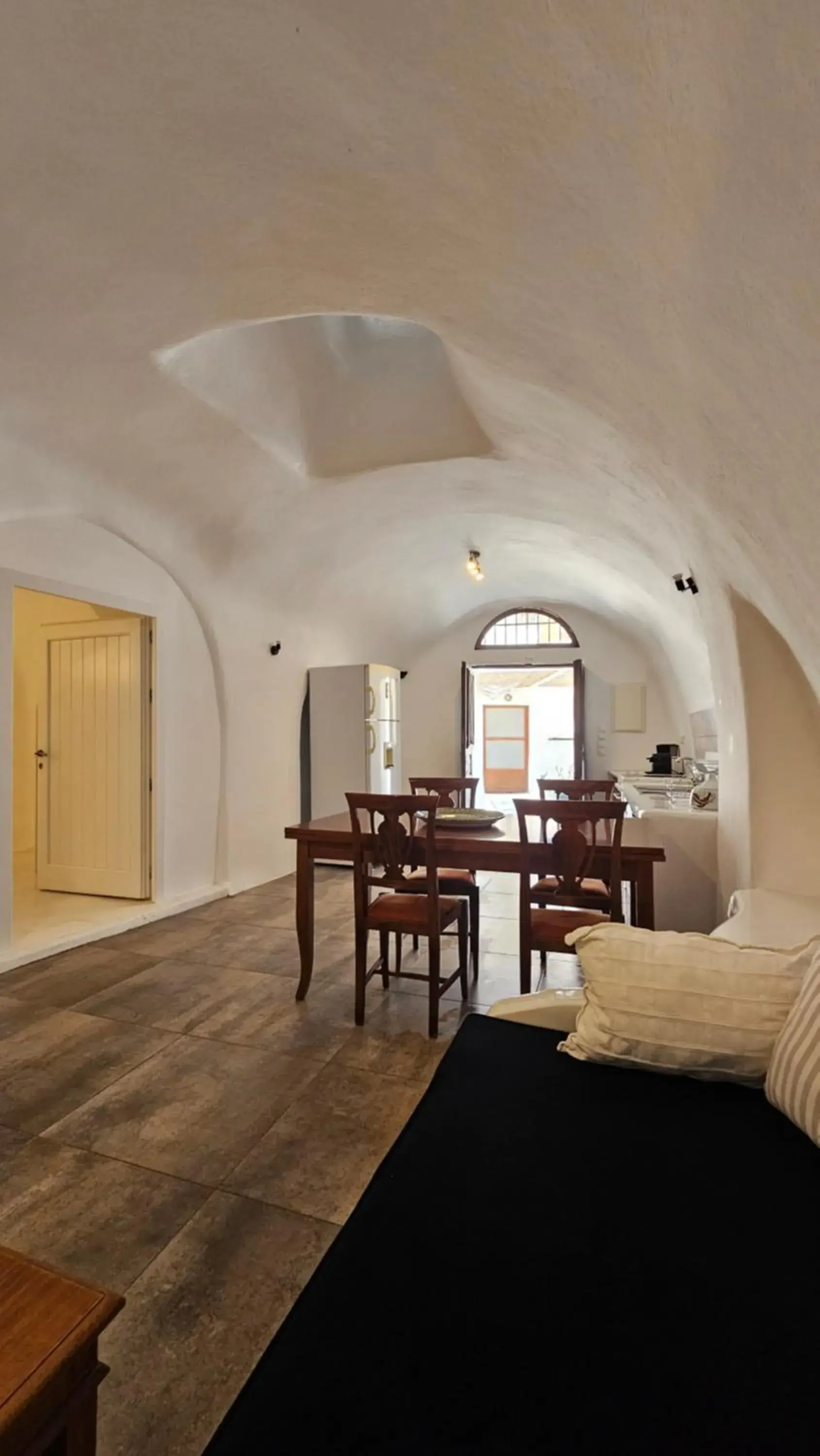 Three-Bedroom Deluxe Apartment in Kalitsi Canaves Three-Bedroom Deluxe Apartment in Kalitsi Canaves