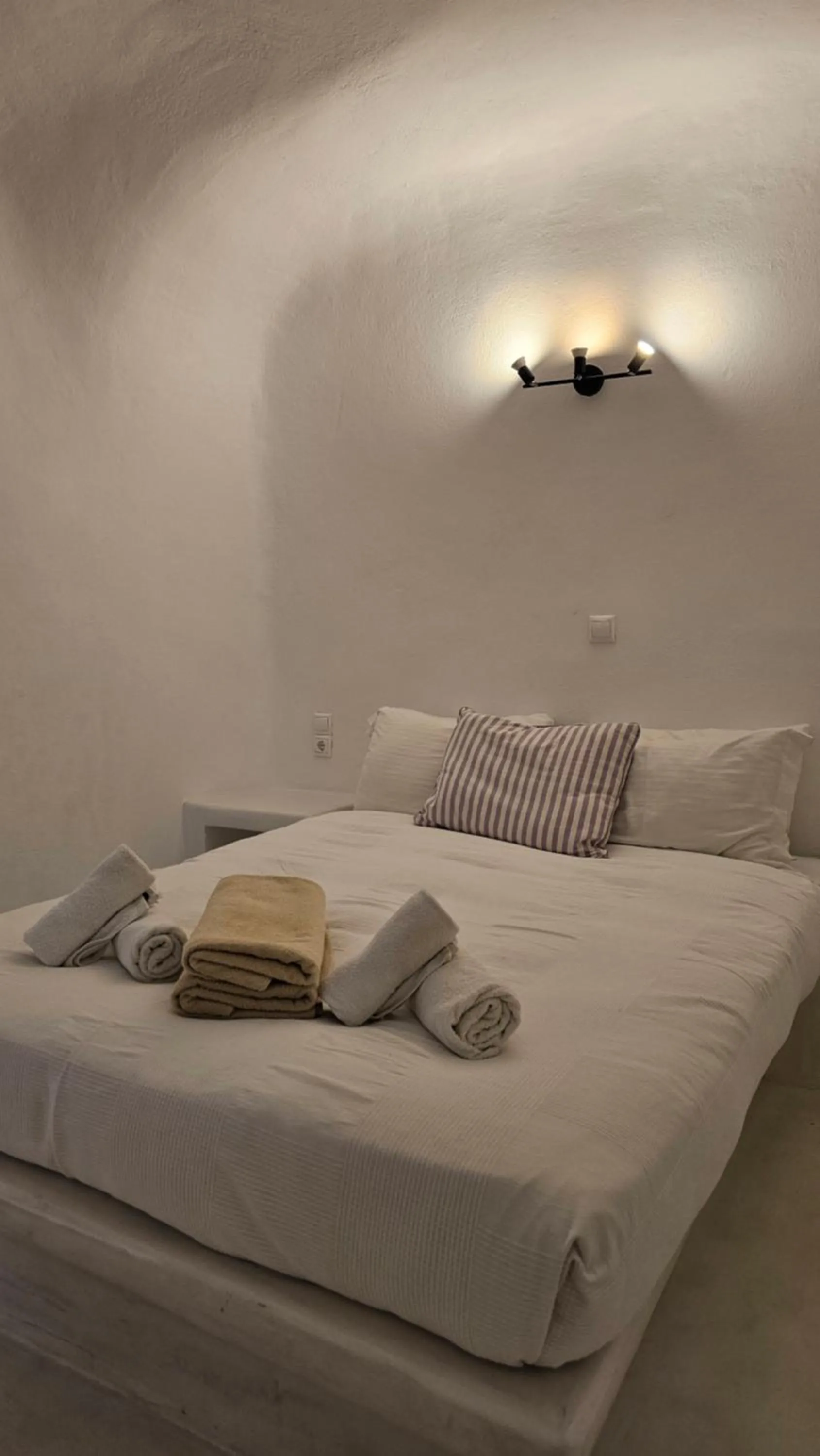 Bed in Kalitsi Canaves