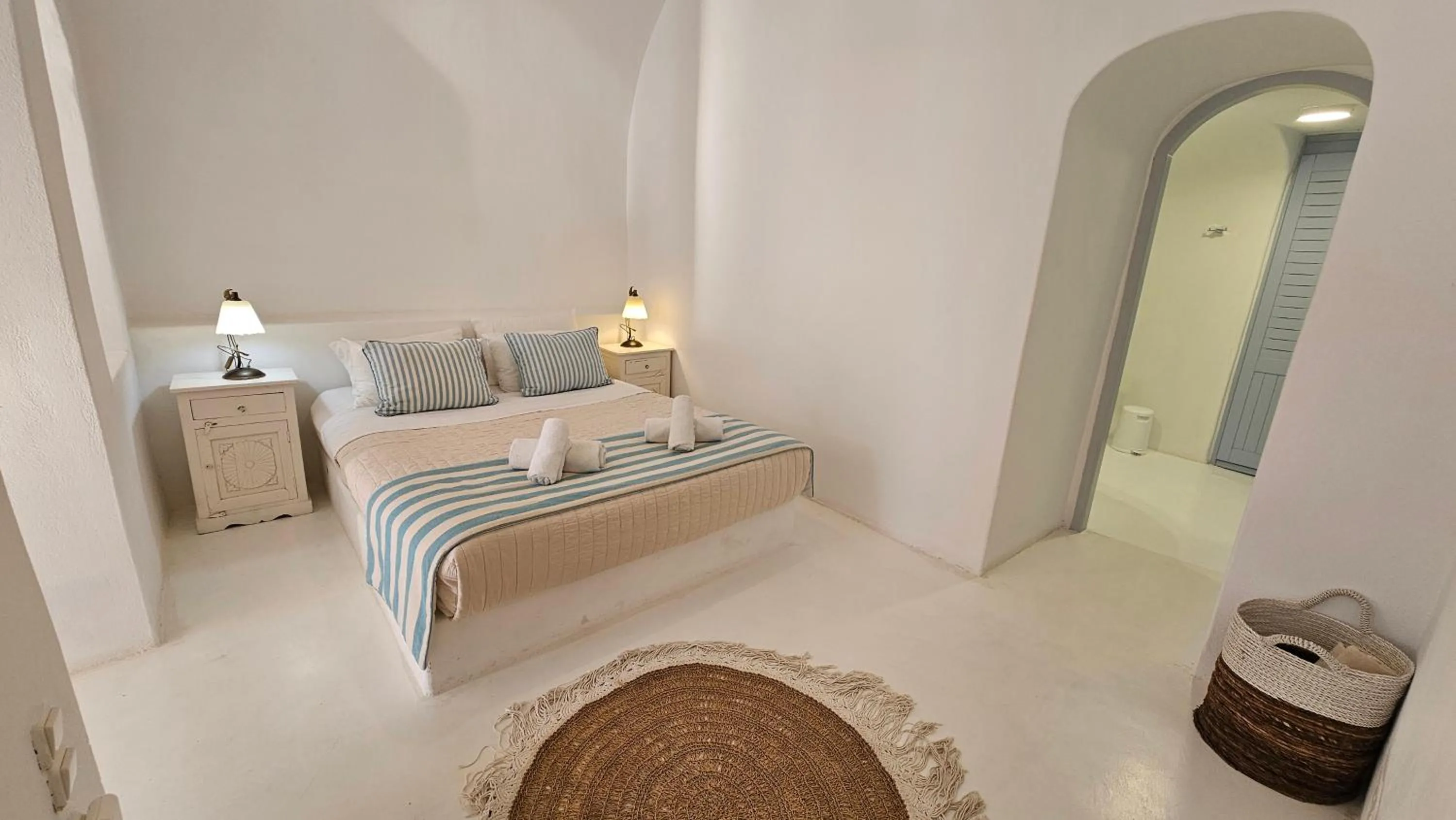 Bed in Kalitsi Canaves