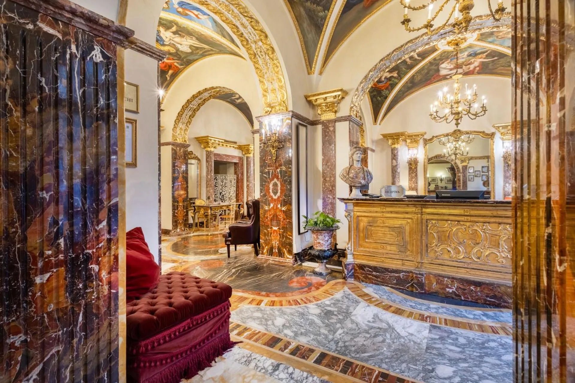 Lobby or reception in Hotel Des Epoques
