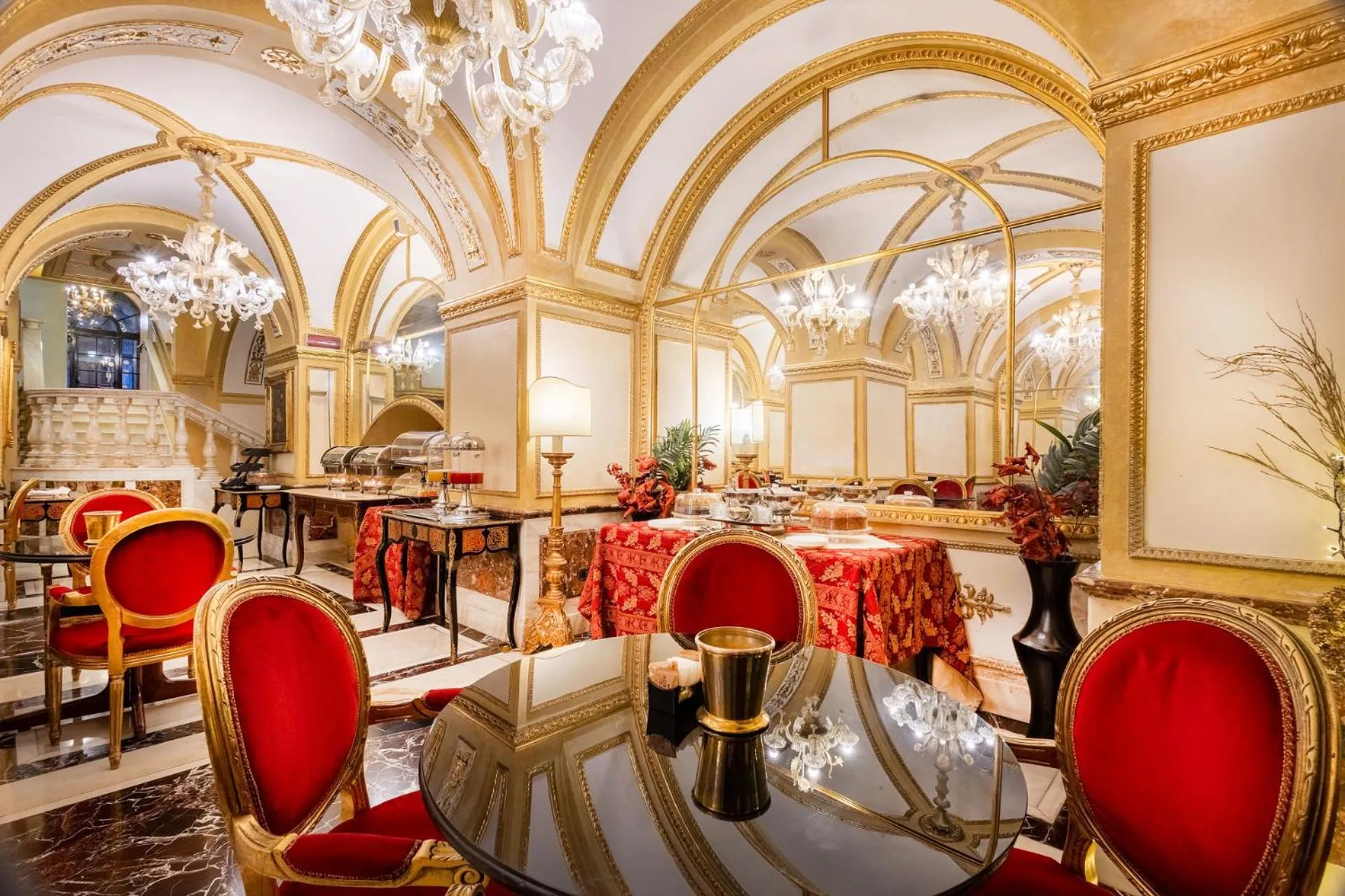 Restaurant/places to eat in Hotel Des Epoques