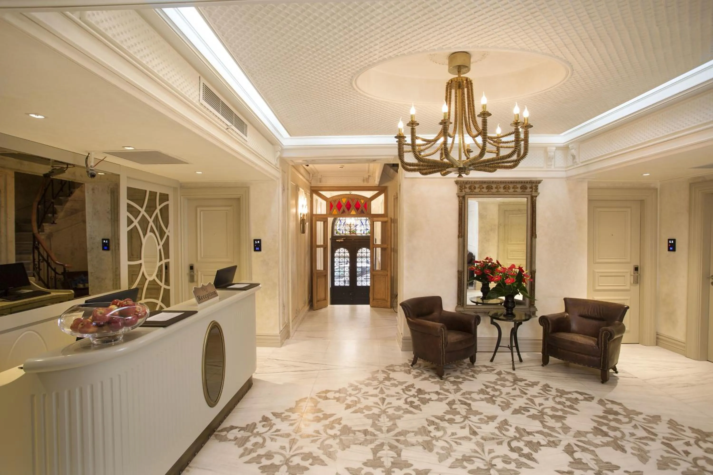 Communal lounge/ TV room in Taxim Lounge Hotel Special Category