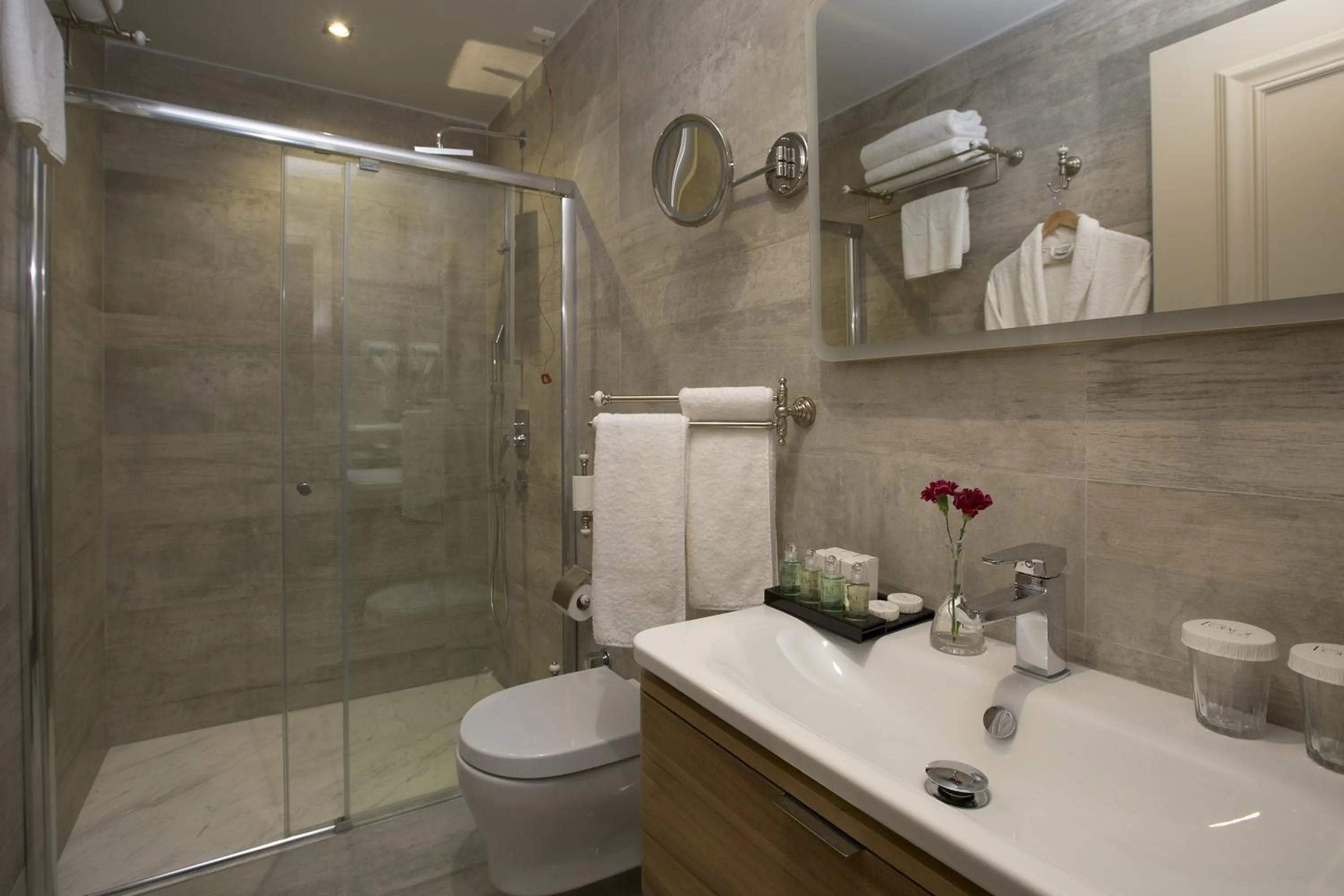 Shower in Taxim Lounge Hotel Special Category