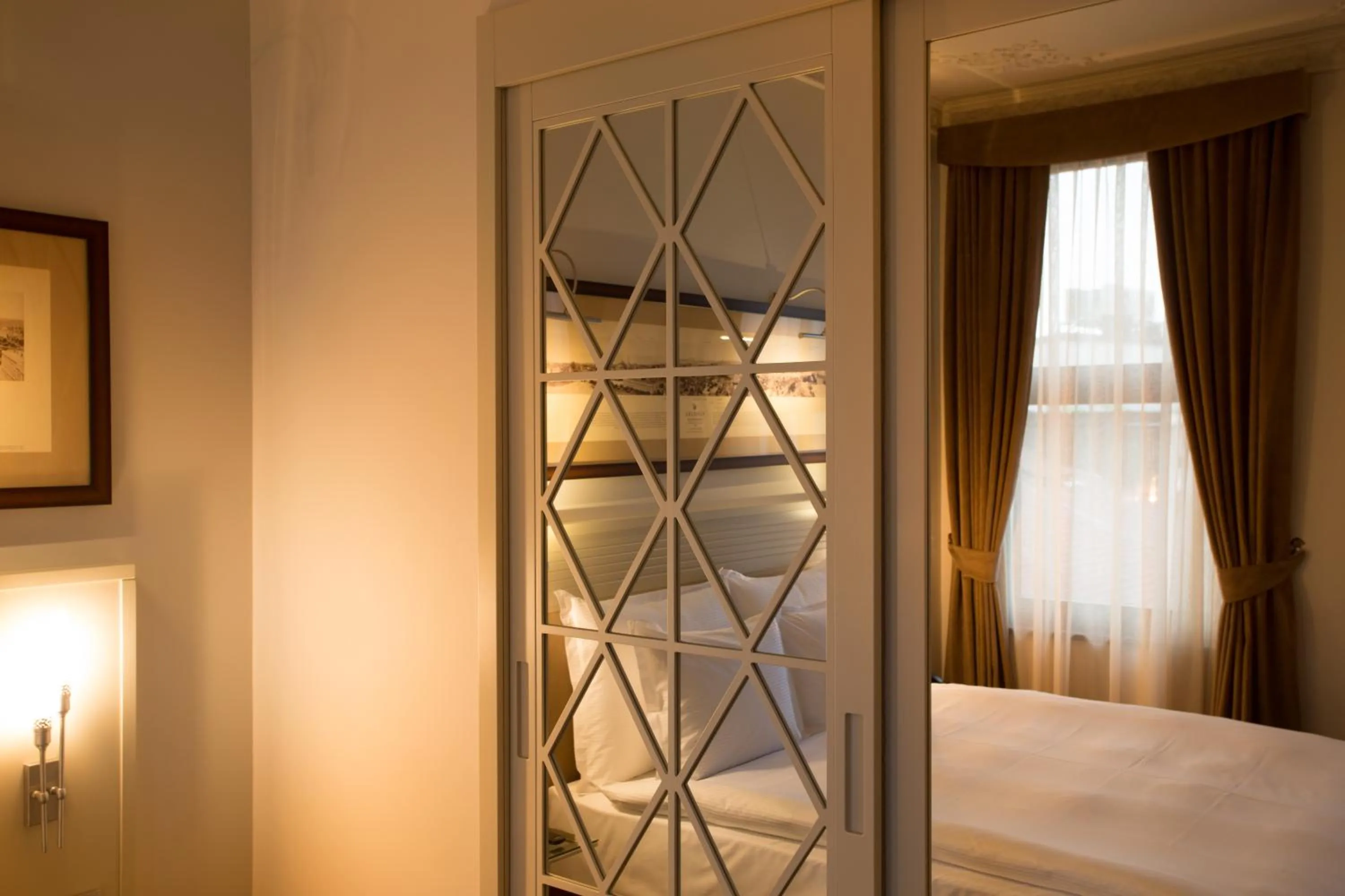 wardrobe, Bed in Taxim Lounge Hotel Special Category