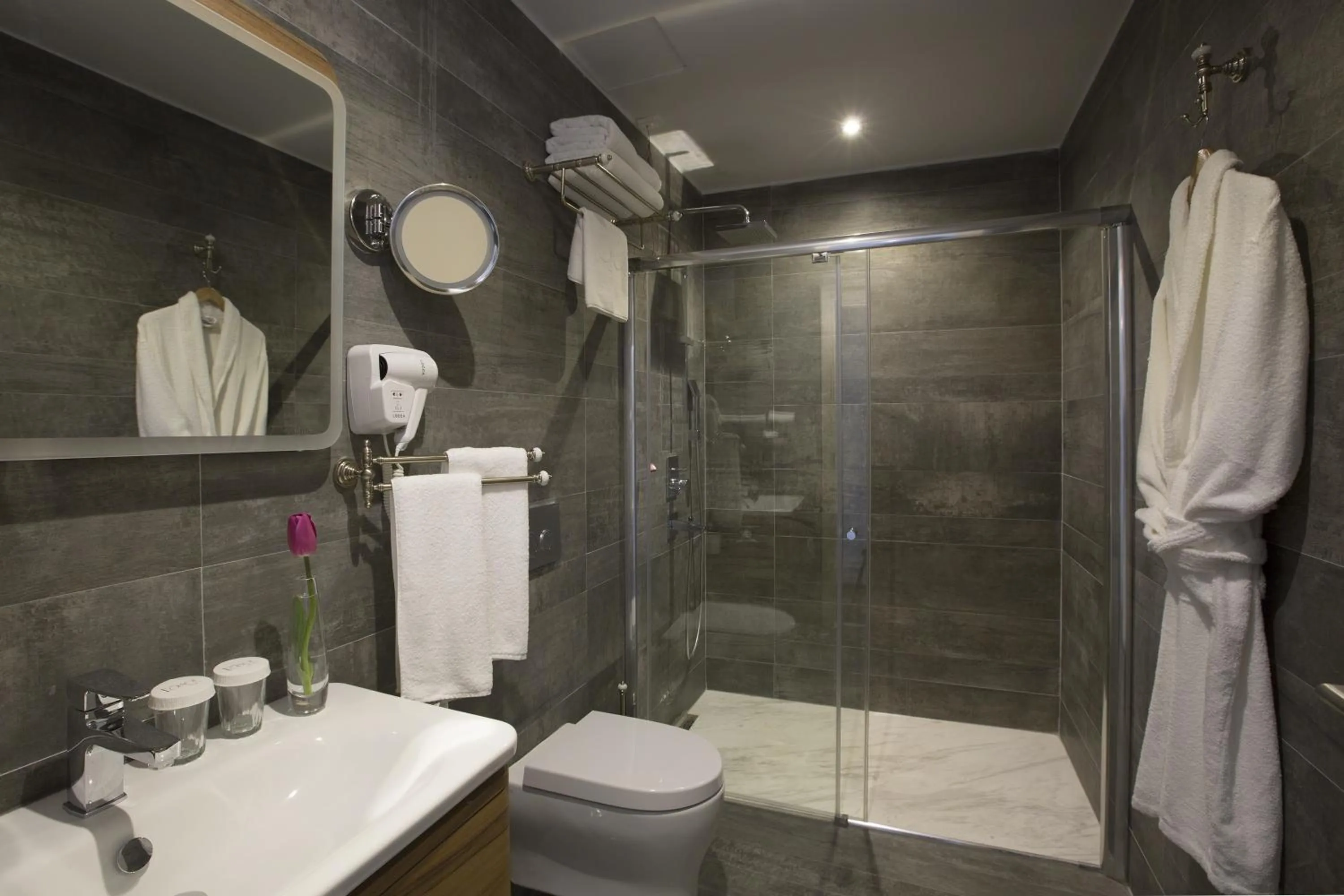 Shower in Taxim Lounge Hotel Special Category