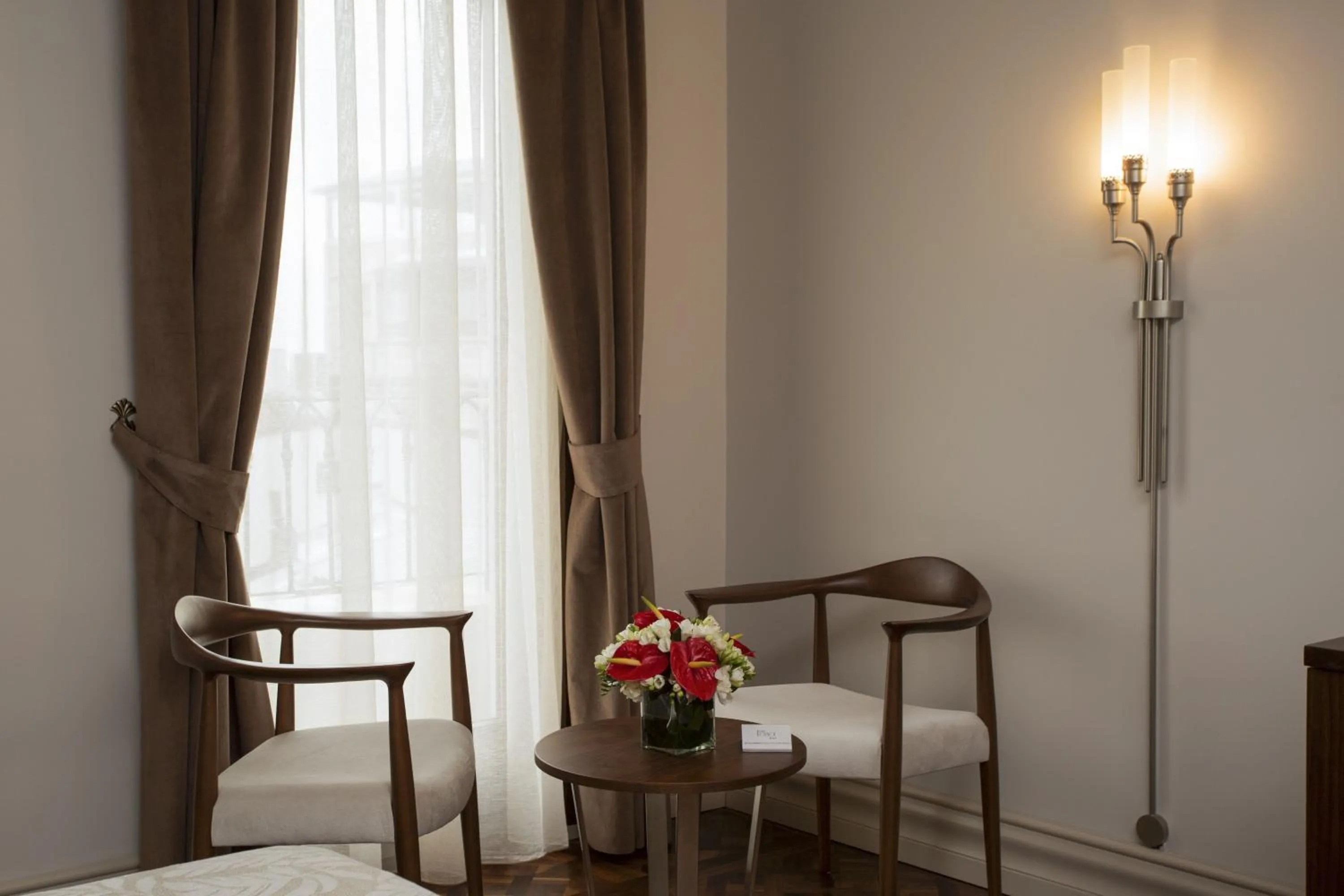 Photo of the whole room, Bed in Taxim Lounge Hotel Special Category