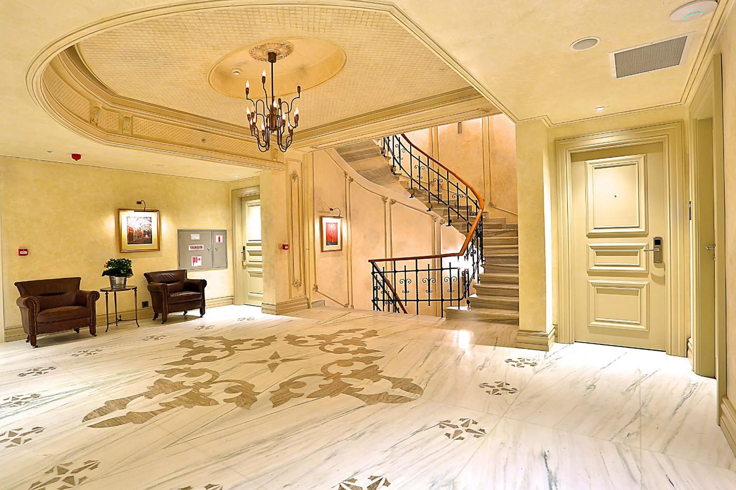 Lounge or bar, Bed in Taxim Lounge Hotel Special Category