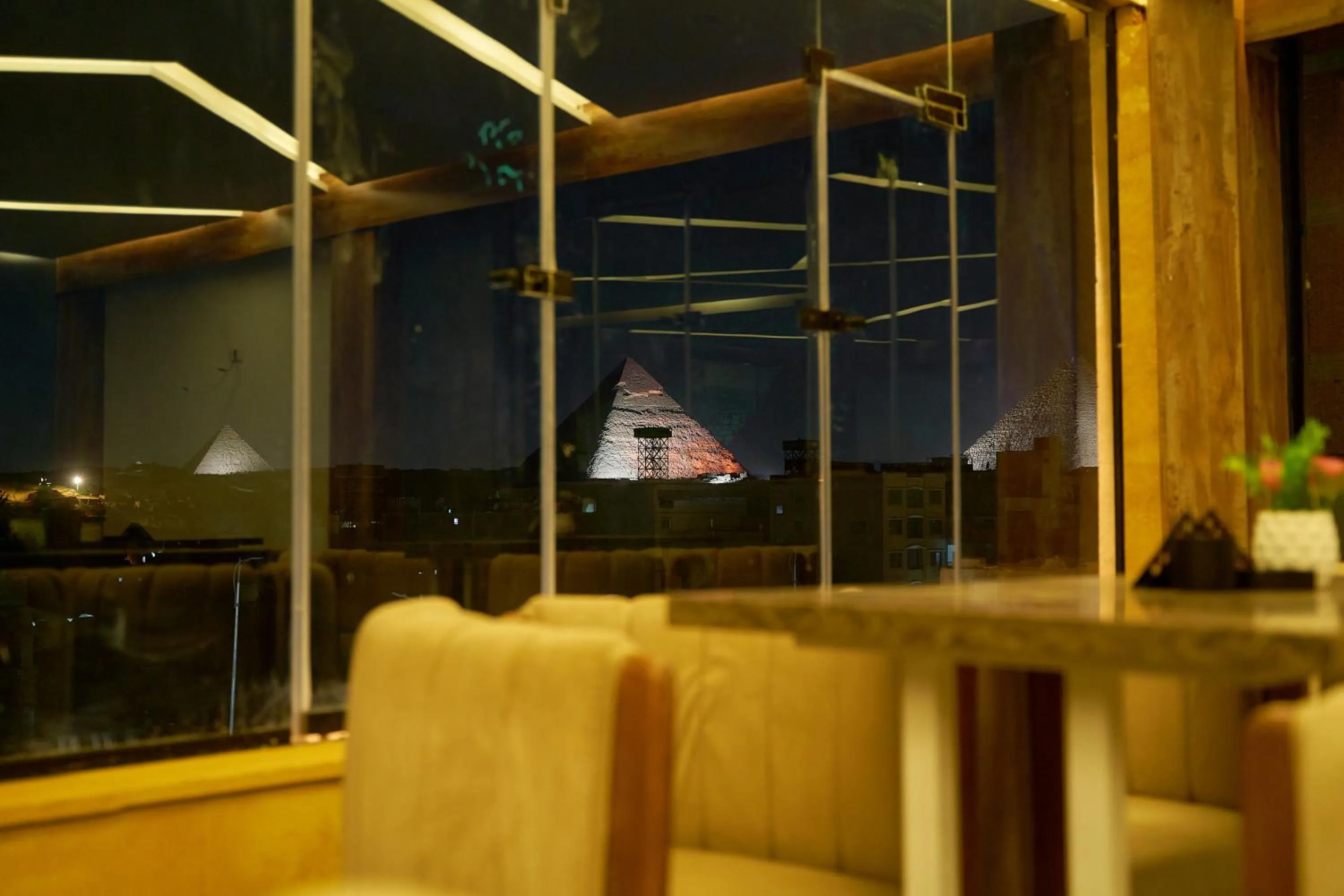 Restaurant/places to eat in Crown Pyramids View Hotel