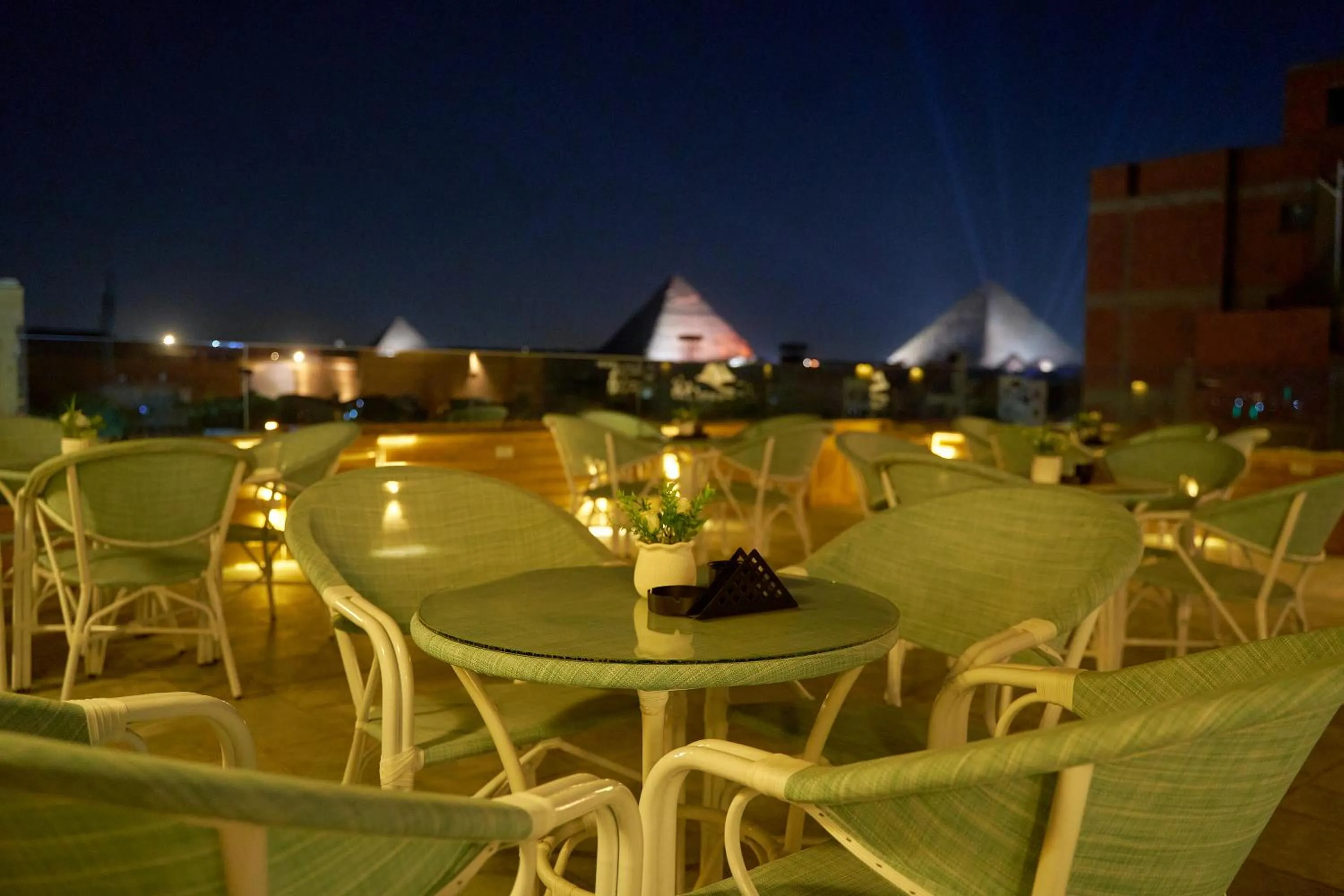 Restaurant/places to eat in Crown Pyramids View Hotel