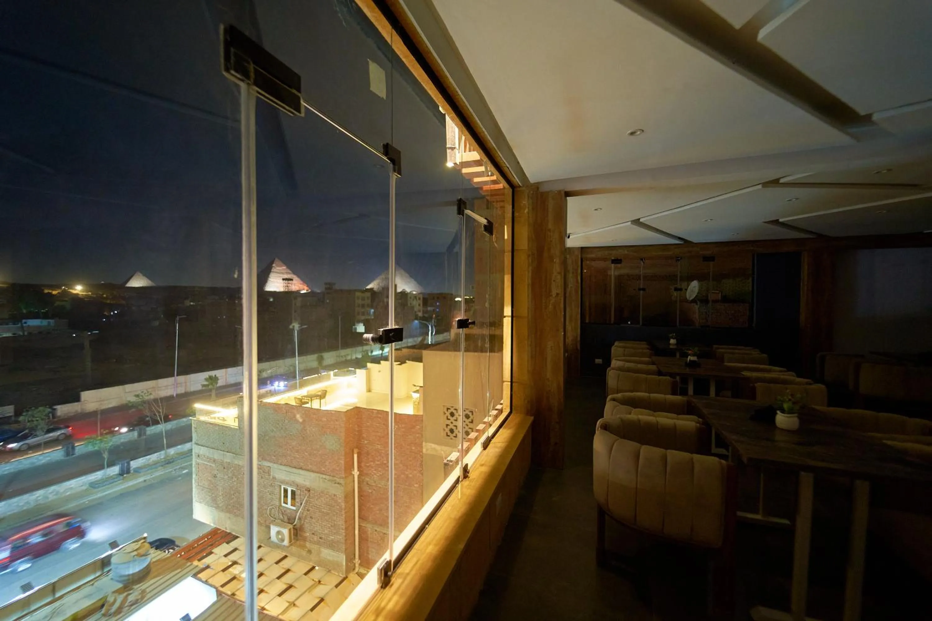 Restaurant/places to eat in Crown Pyramids View Hotel